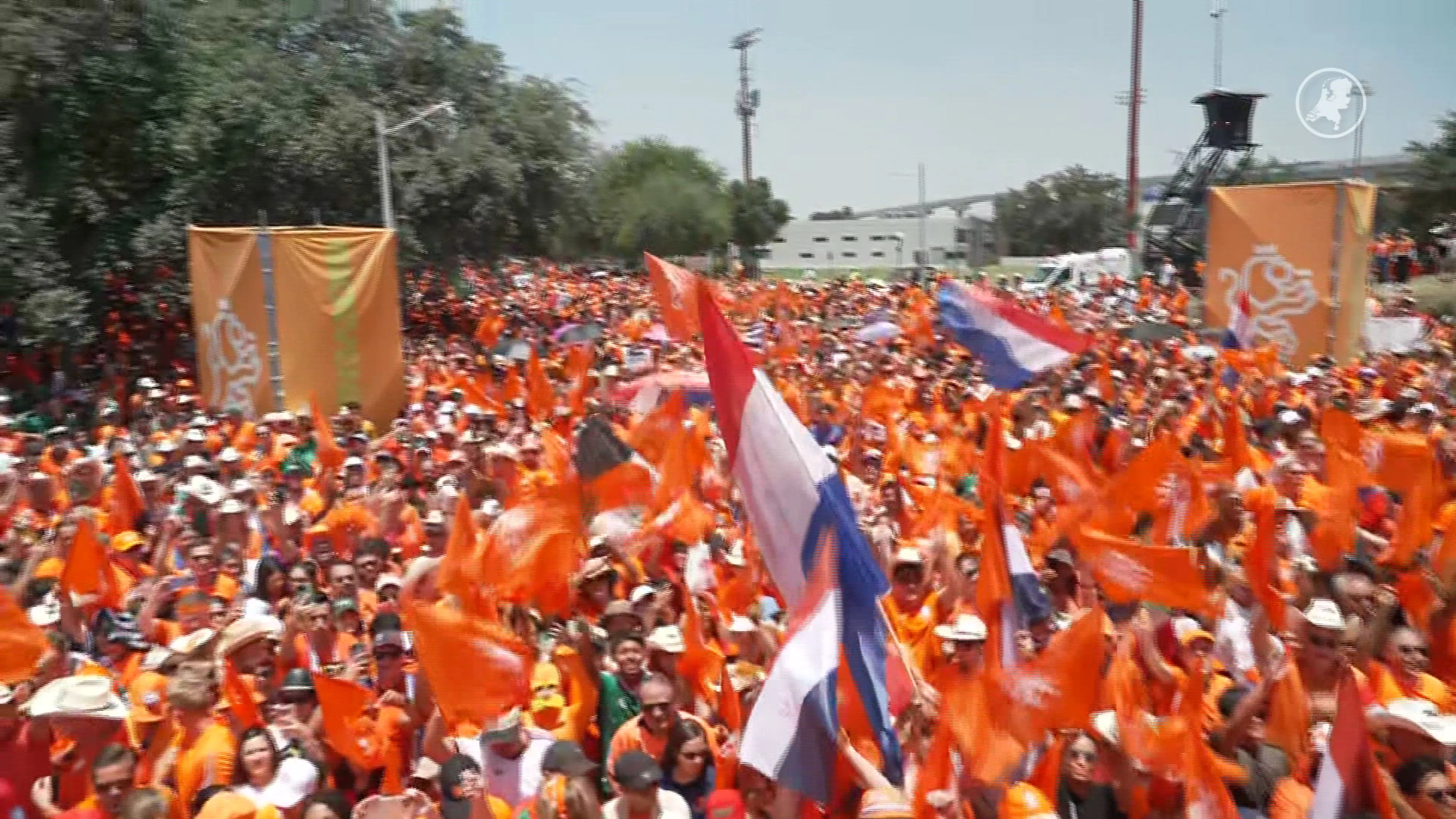 Duizenden oranjefans lopen Oranjemars door Monterray