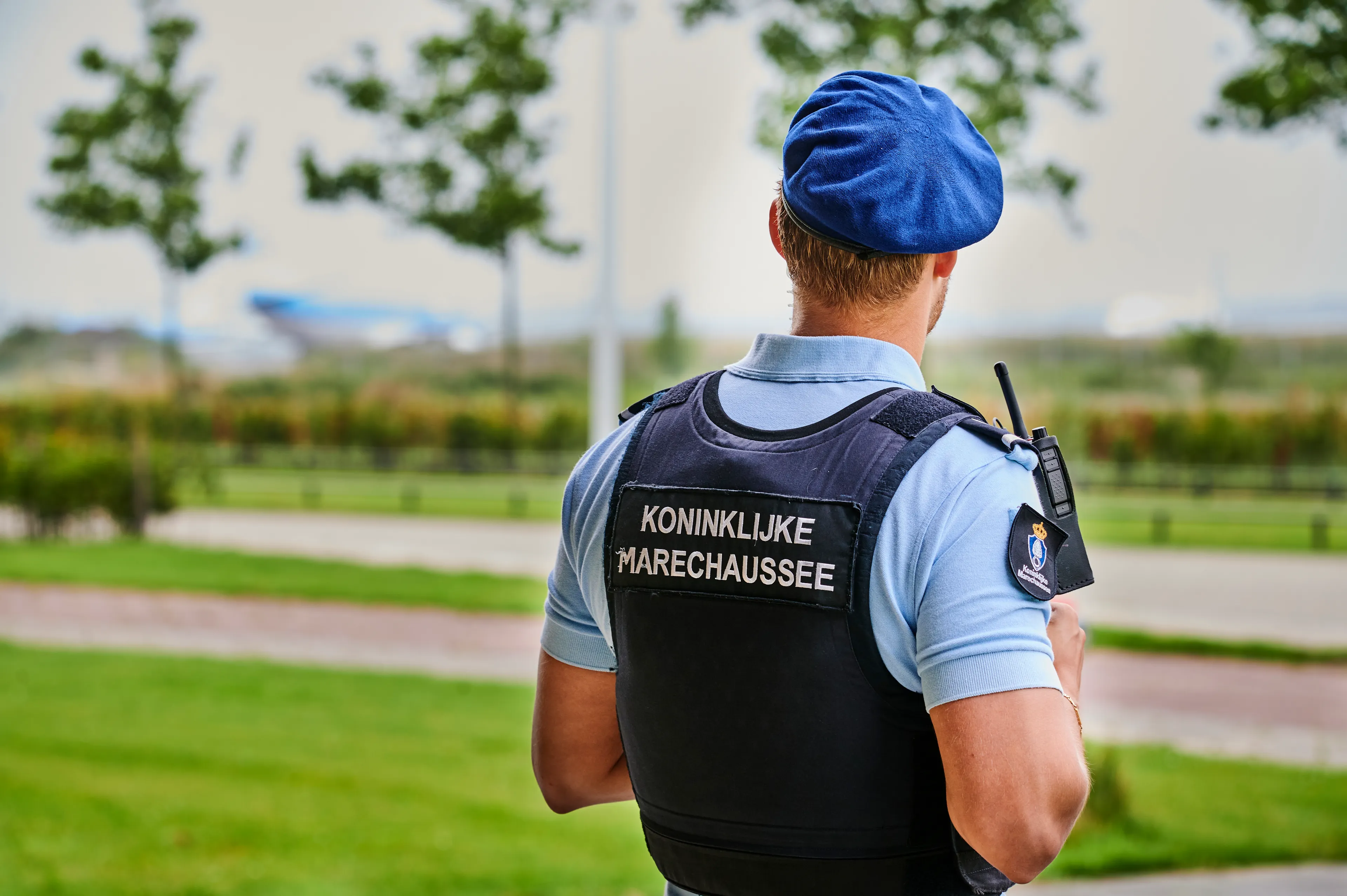 Passagier verspreidt ín vliegtuig foto's neergestort toestel, wordt opgepakt