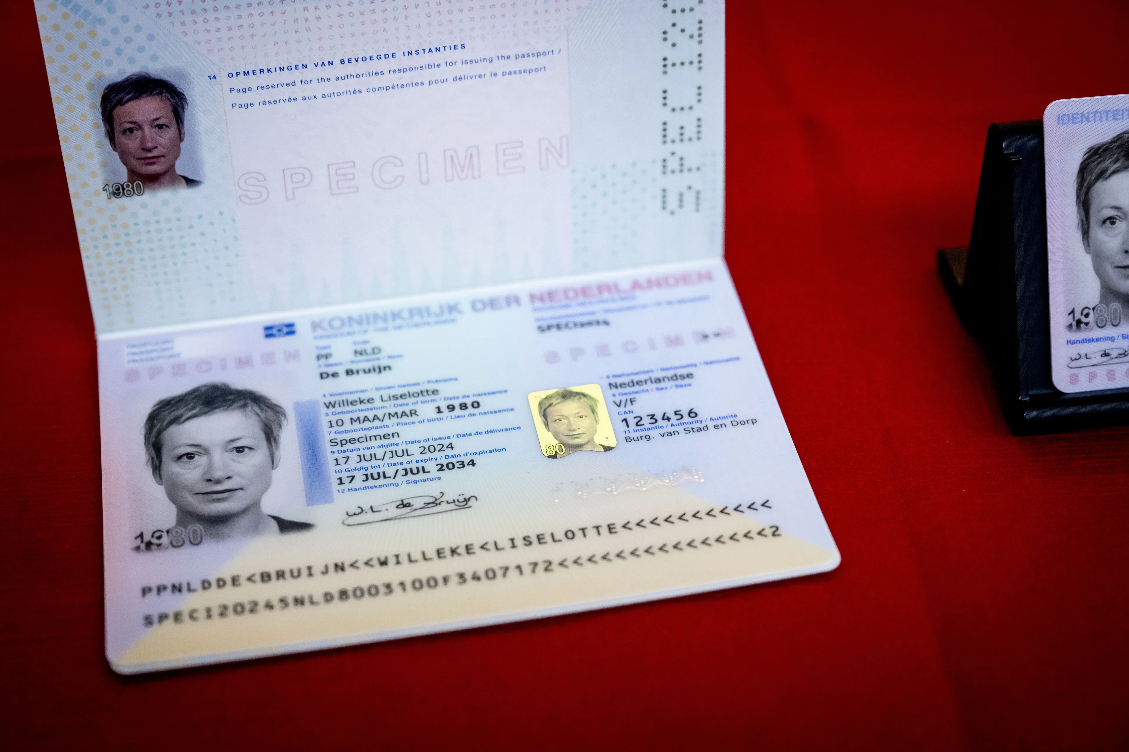 Politie haalt populaire website voor maken nep-ID offline