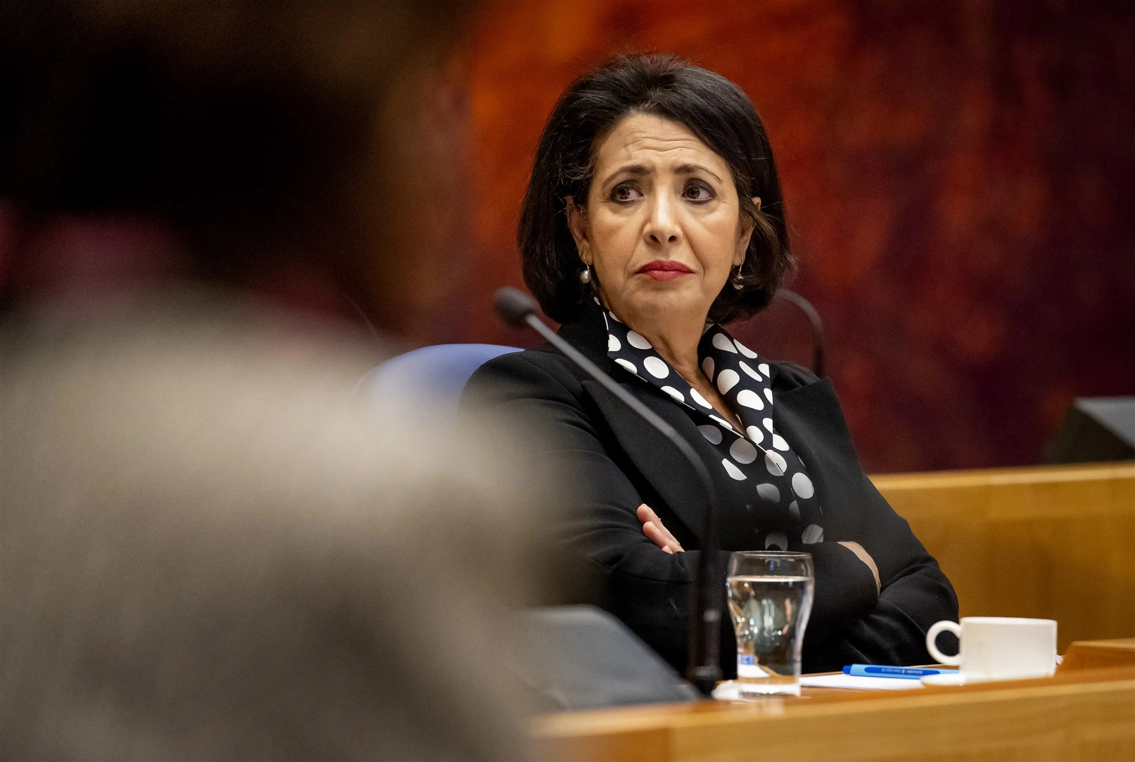 'Voorzitter Arib wil Kamer voorlopig niet verhuizen wegens coronacrisis'
