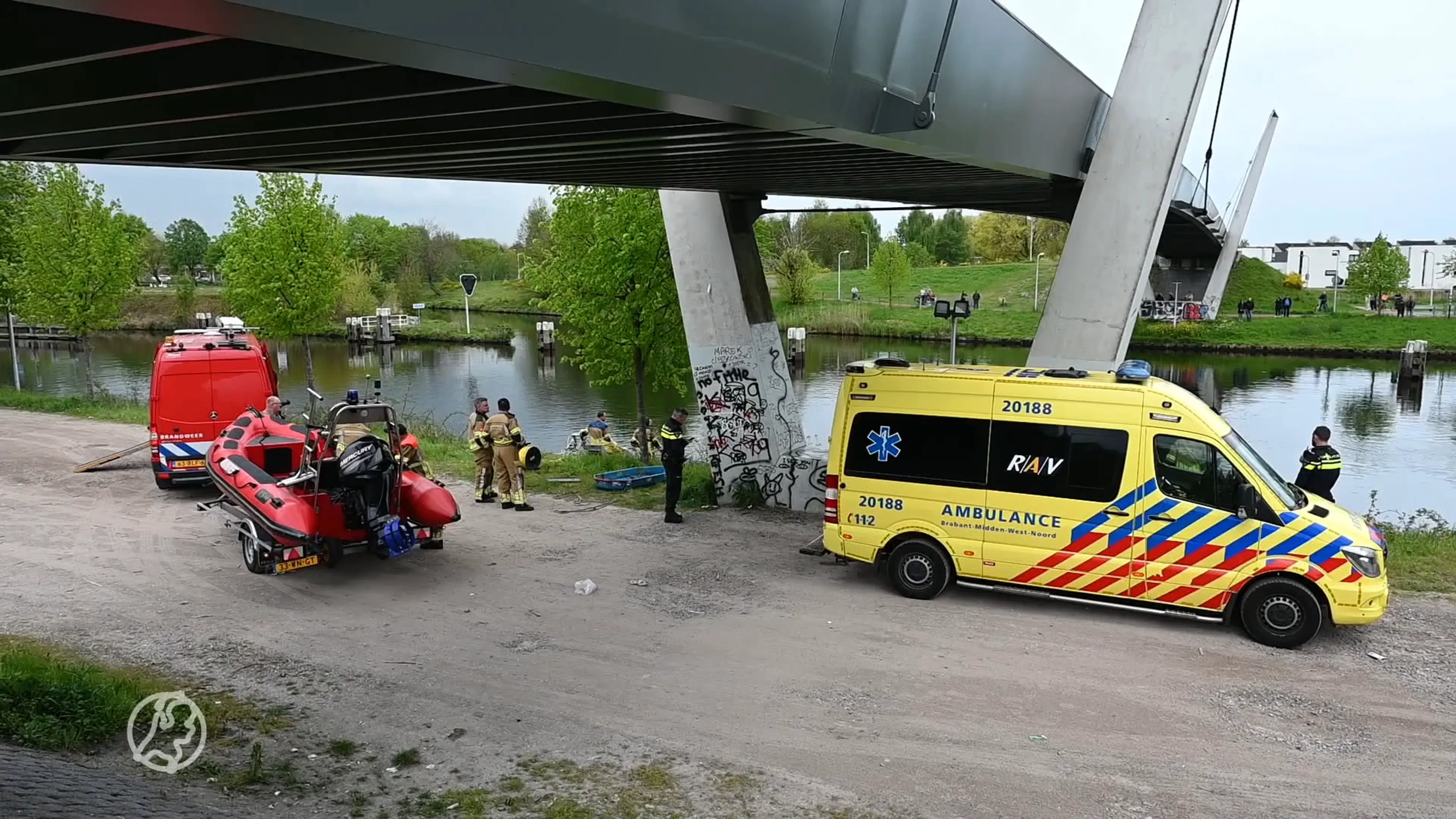 Zoekactie gestaakt naar persoon die van metershoge brug zou zijn geduwd in Tilburg