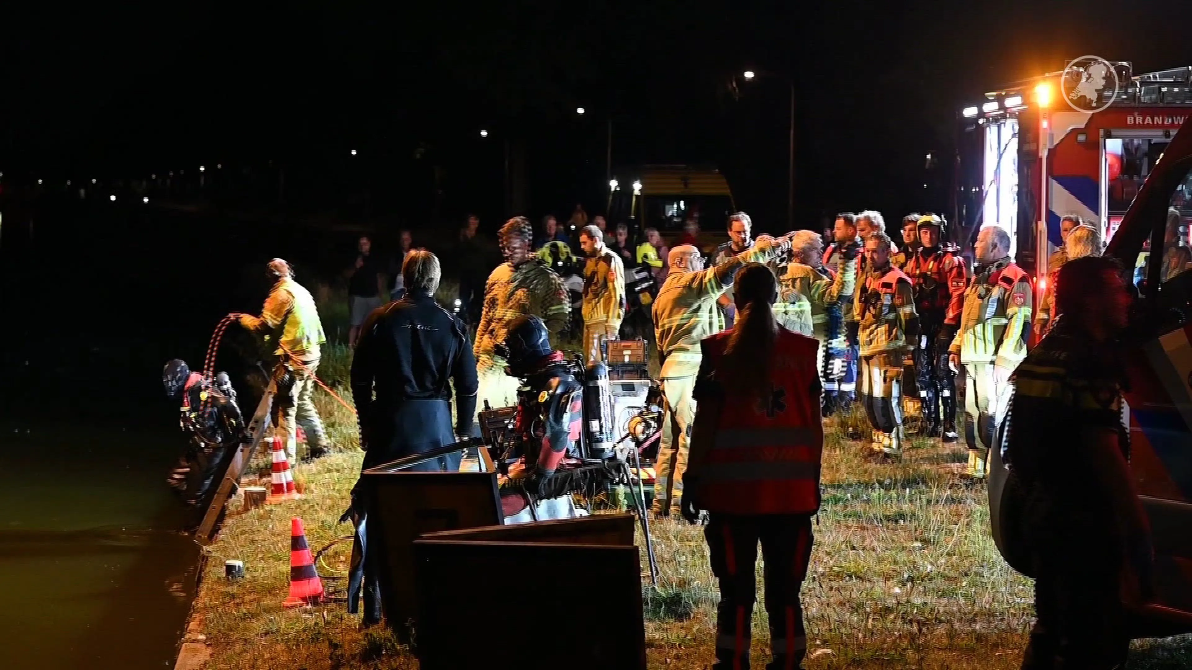 Hulpdiensten halen man uit water na zoekactie in Tilburg