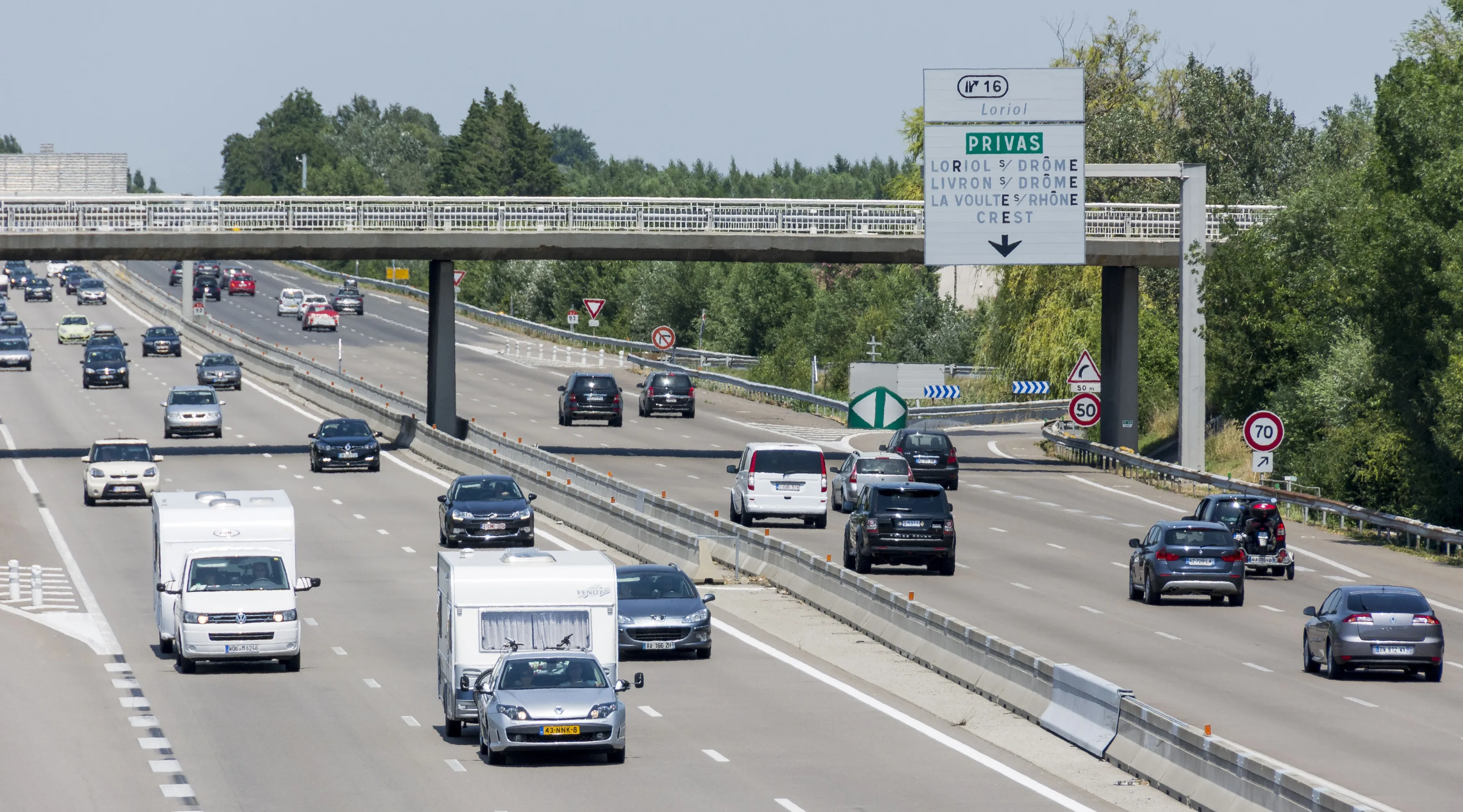 Vakantieverkeer zorgt voor lange files richting Zuid-Europa