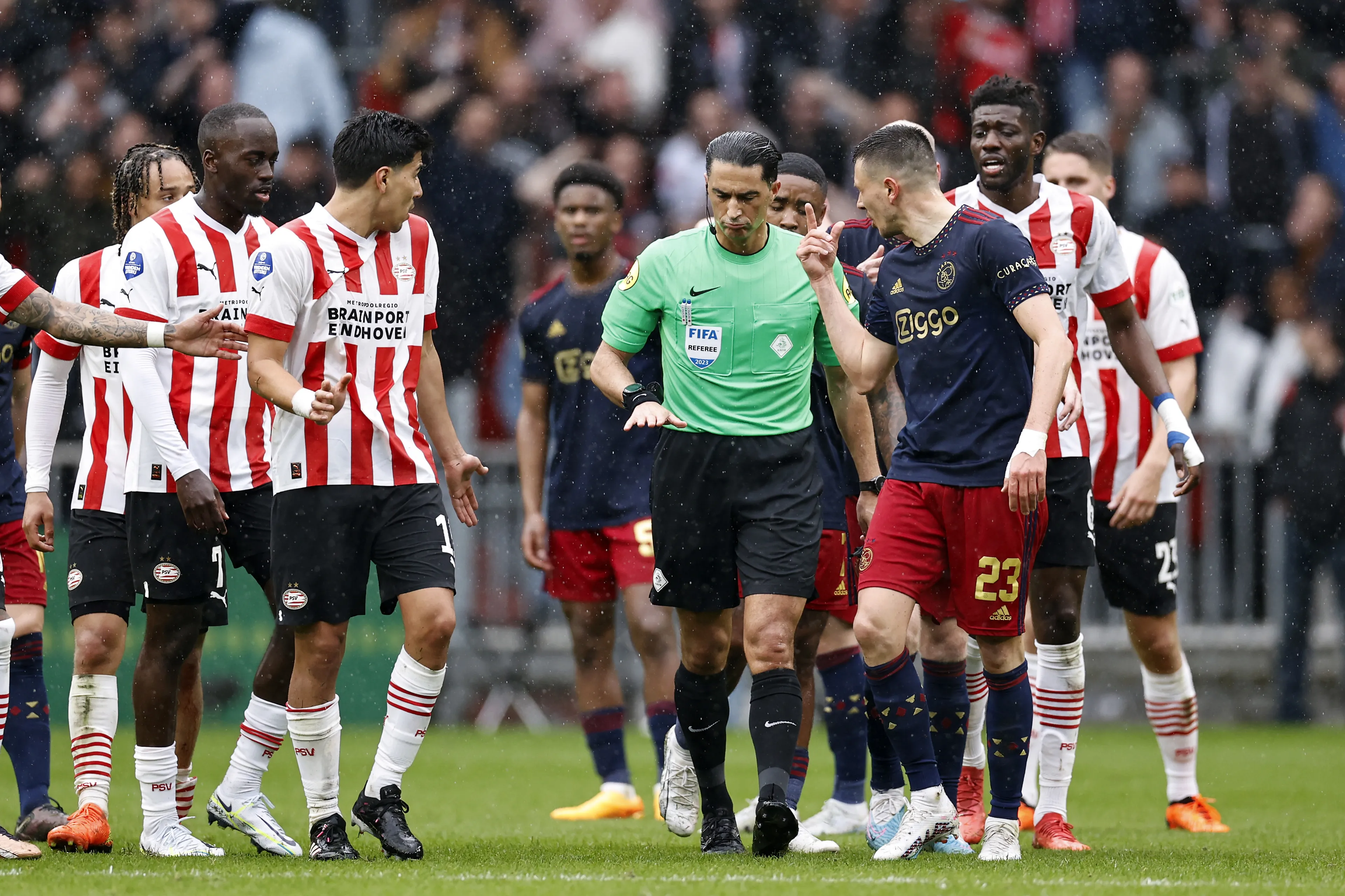 Supportersvereniging PSV over gooien beker: 'Politiek, bemoei je er niet mee'