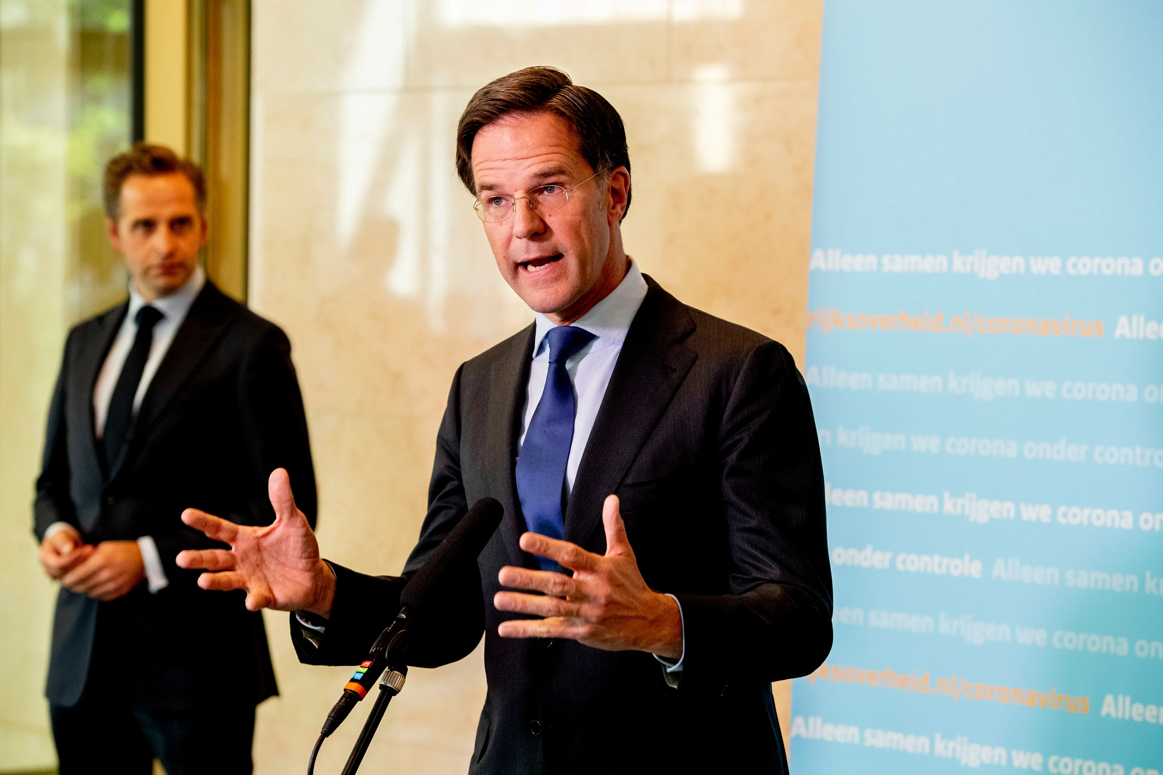 Premier Rutte en minister De Jonge geven statement over corona
