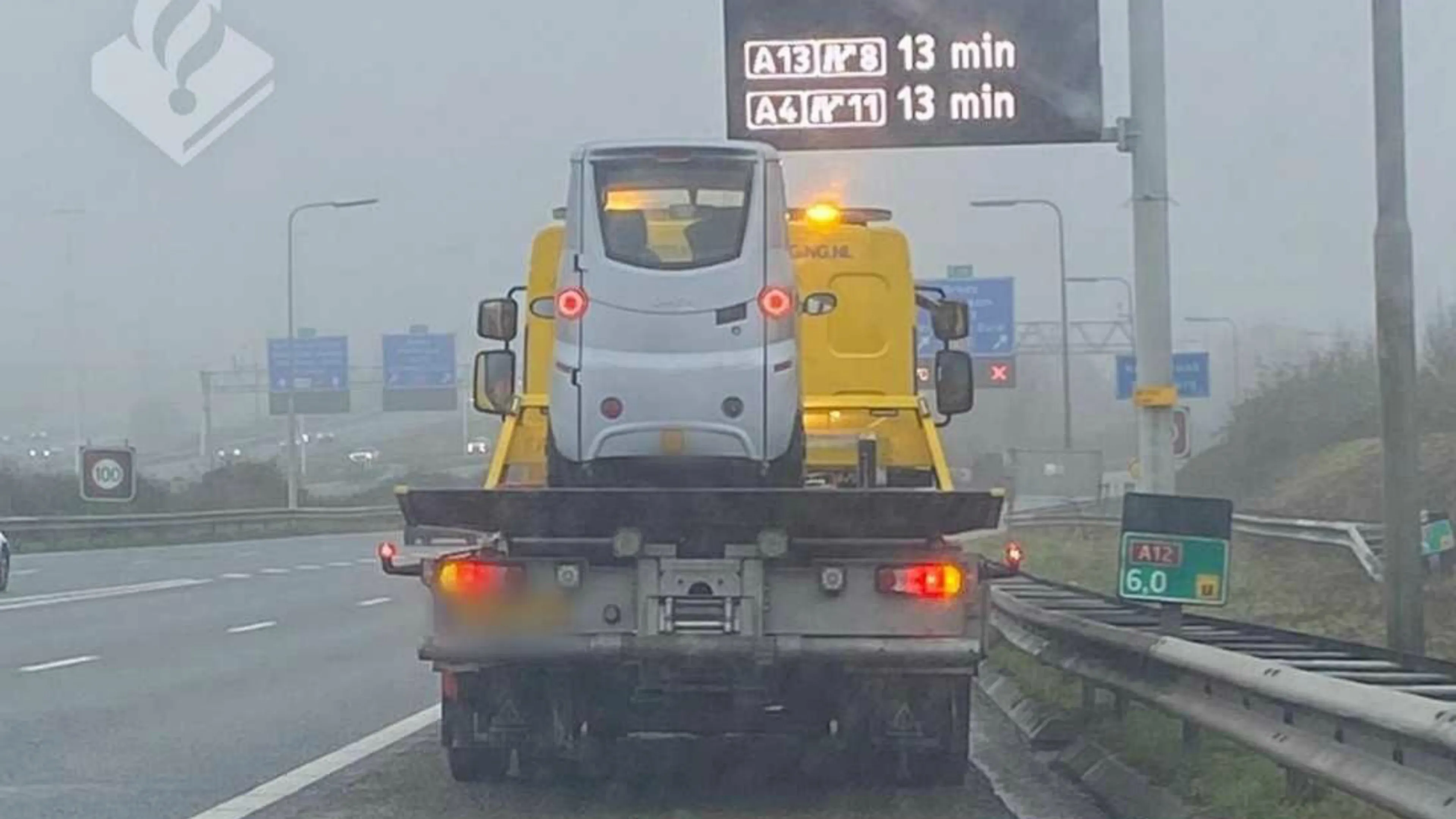 Aan de Canta! Oma en kleinzoon rijden met brommobiel snelweg op