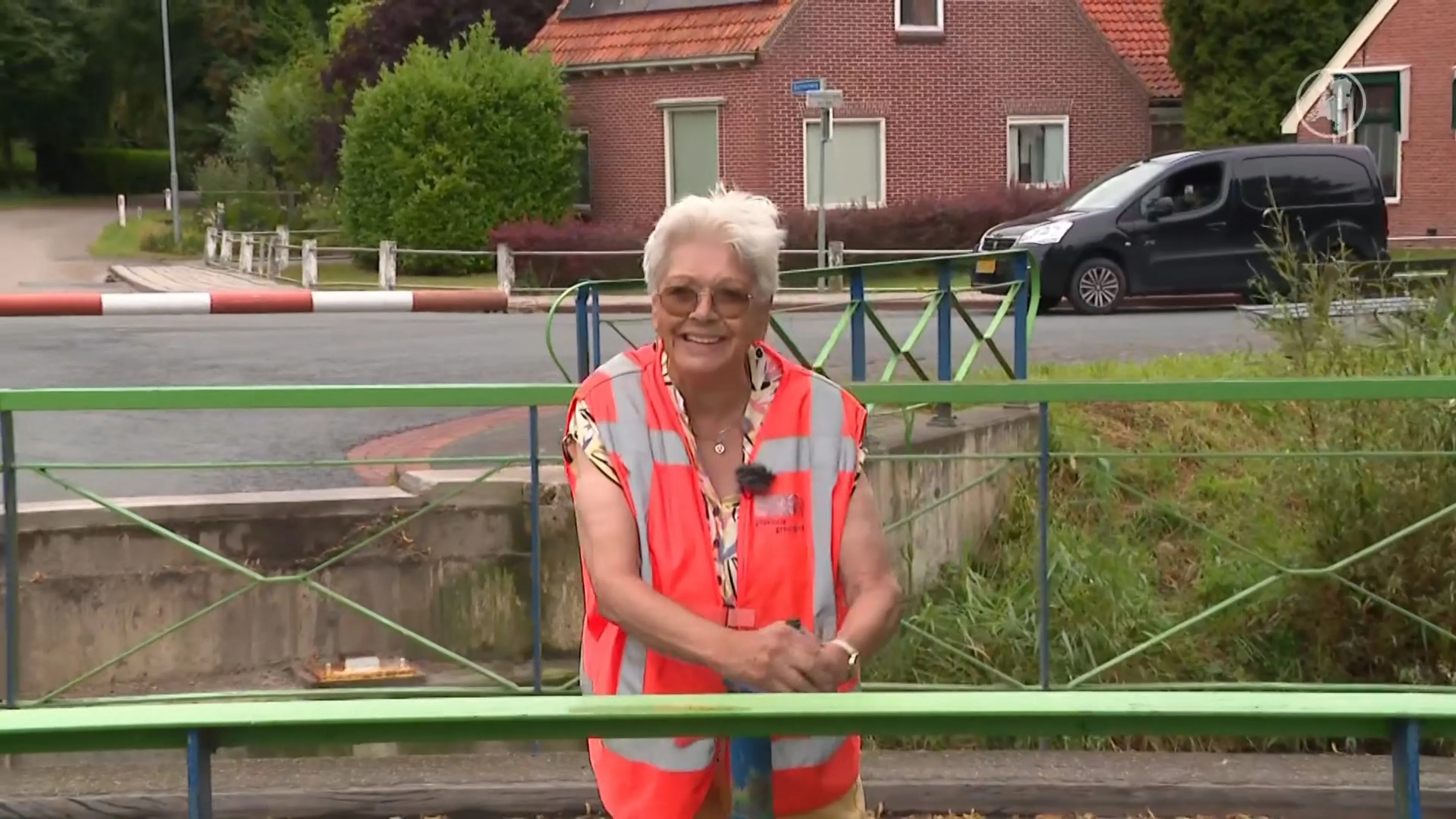 Al 54 jaar opent Annie (78) de brug in Doodstil: 'Tot ik dood neerval'