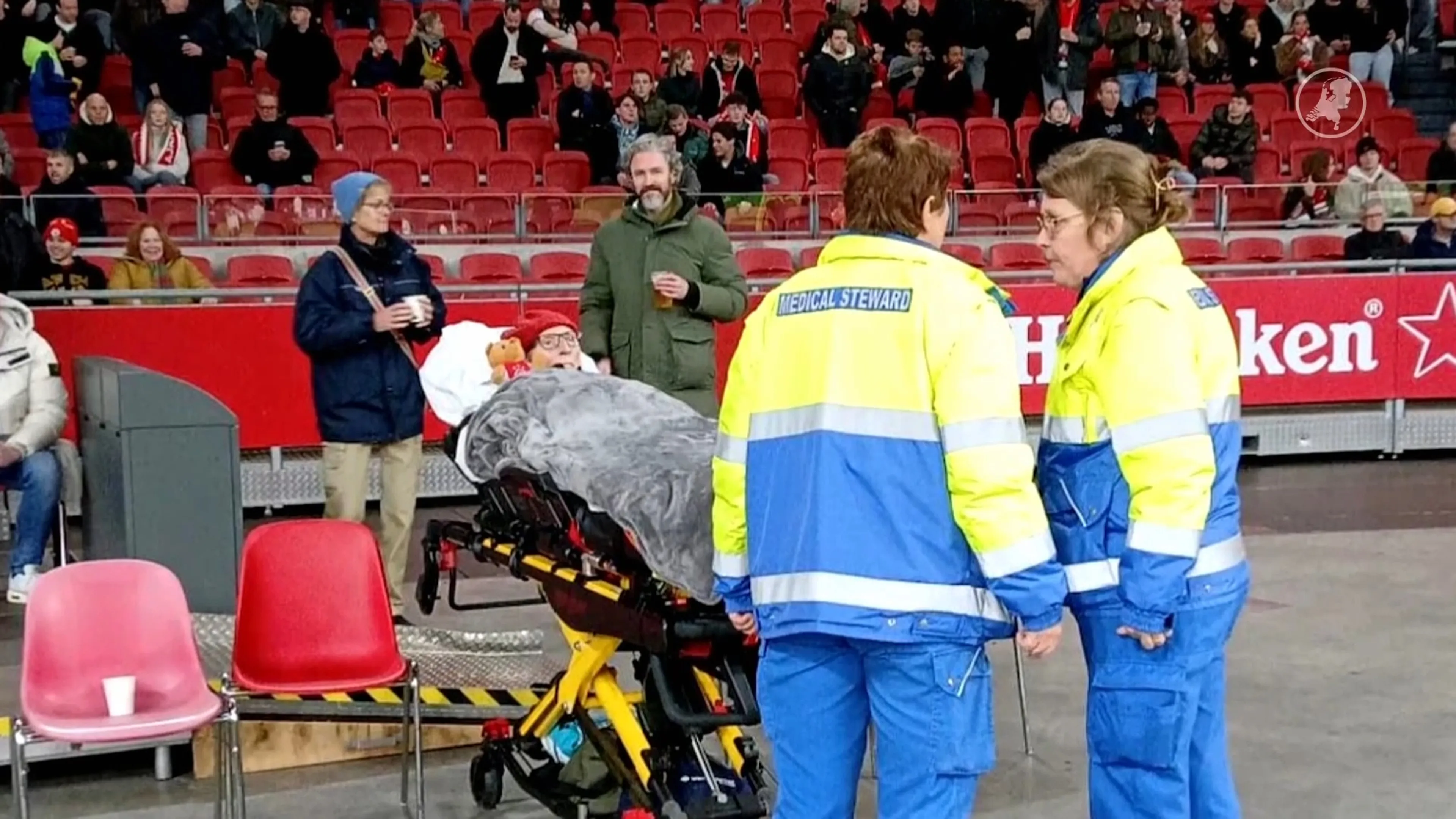 Laatste wens zieke Ajax-fan verstoord door vuurwerkchaos