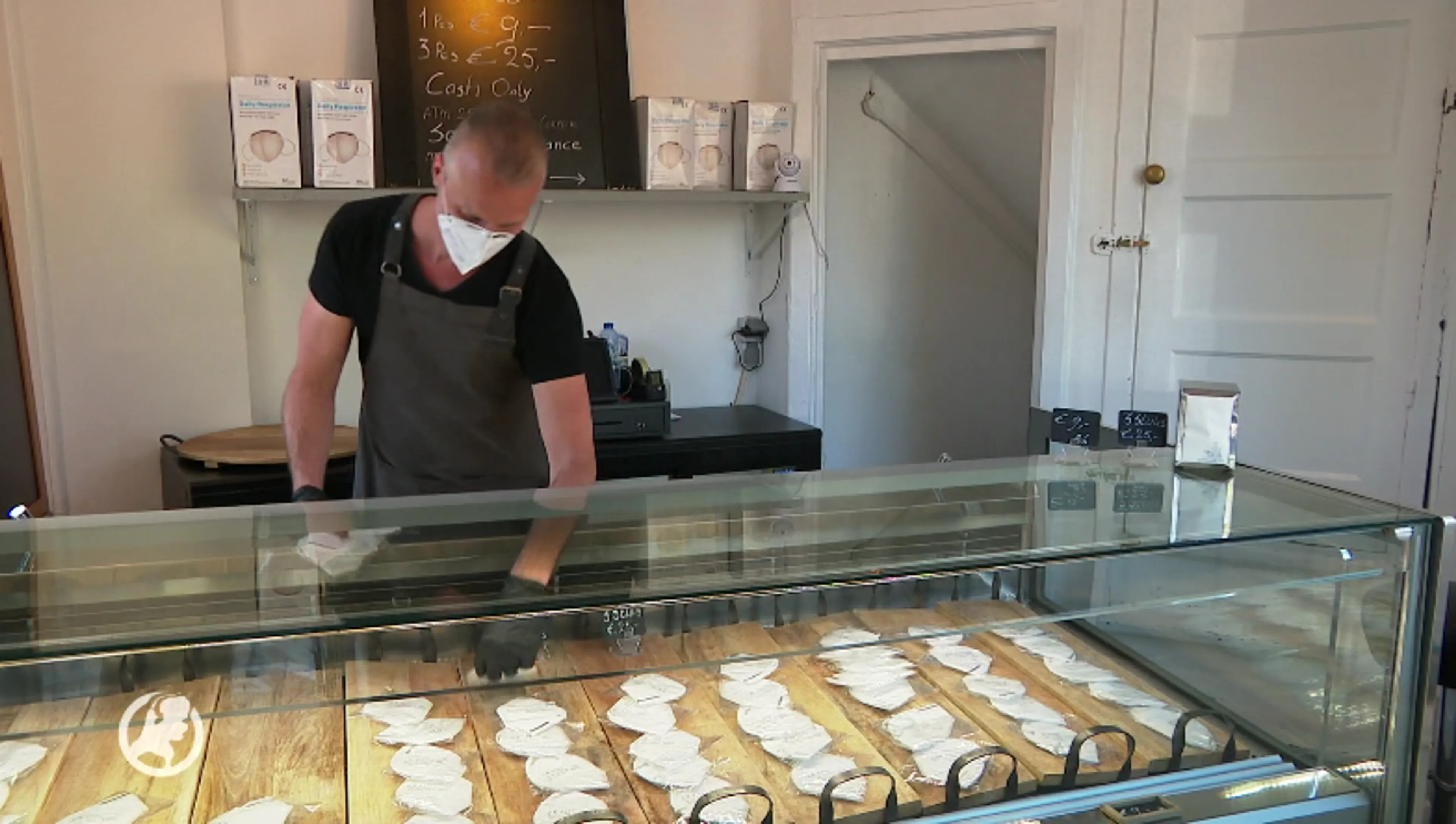 Mondkapjeswinkel Amsterdam alweer verdwenen