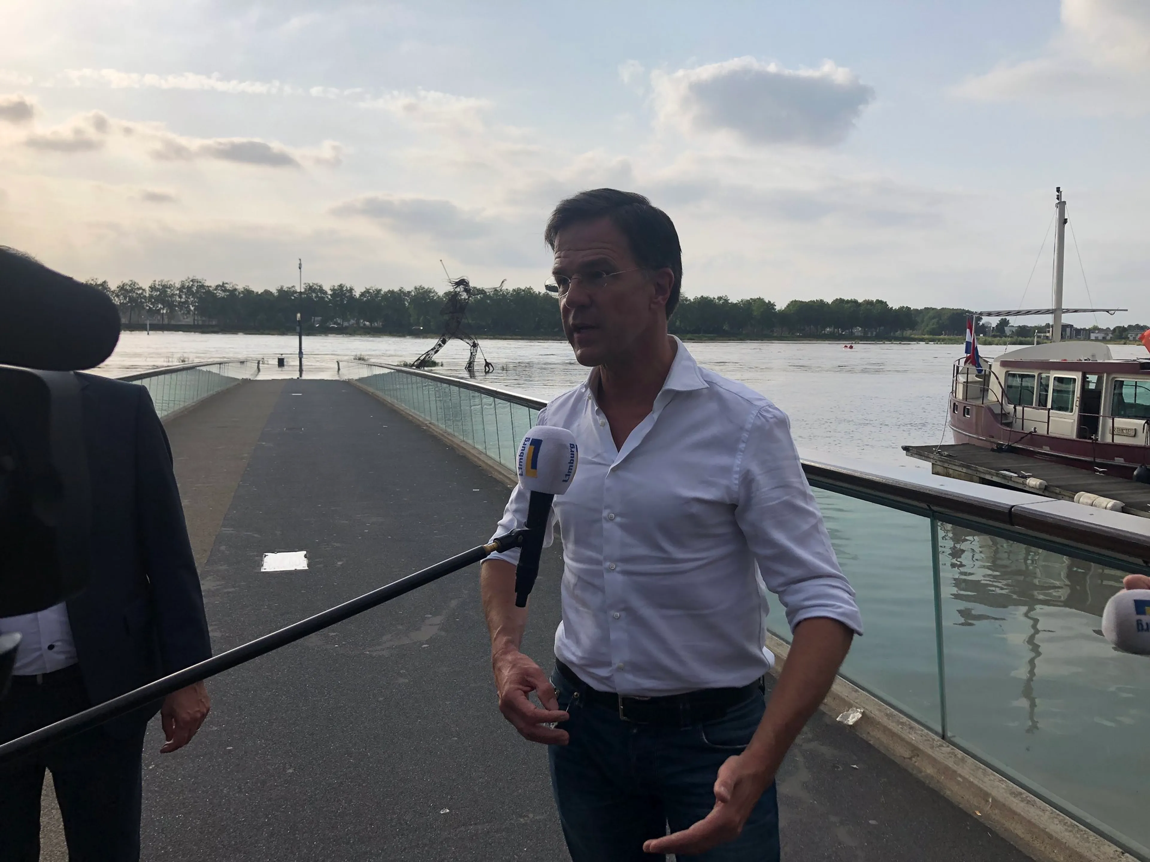 Rutte bezoekt rampgebied: 'We kunnen allemaal iets leren van Limburg'