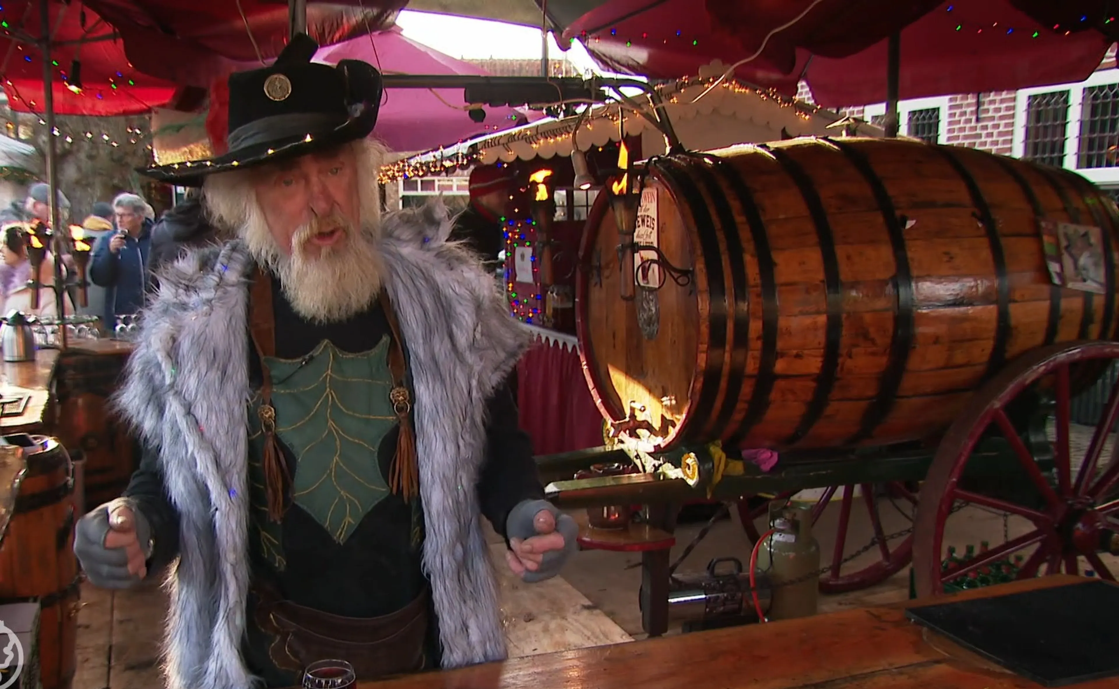 Duitsers overspoelen kerstmarkt Bourtange: 'Braadworst, glühwein en gezelligheid'