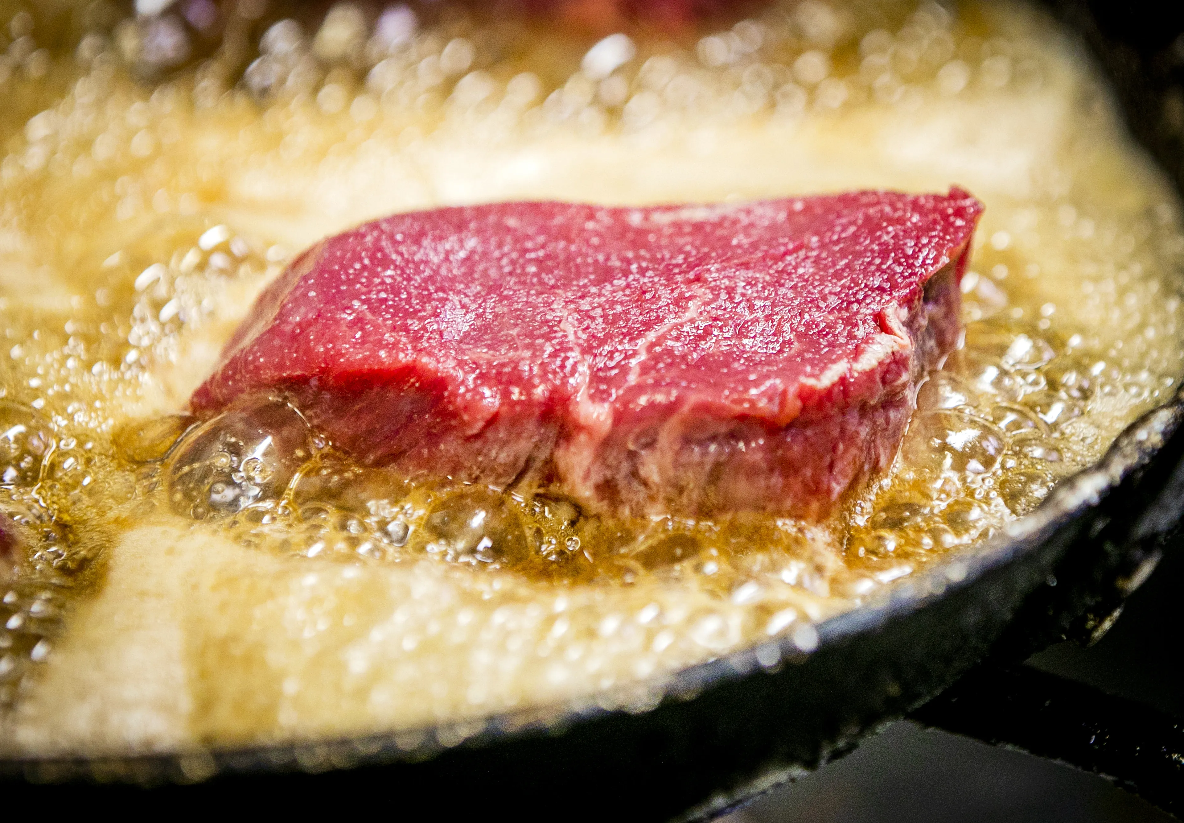 Influencers zweren bij carnivoordieet, experts zien grote risico's