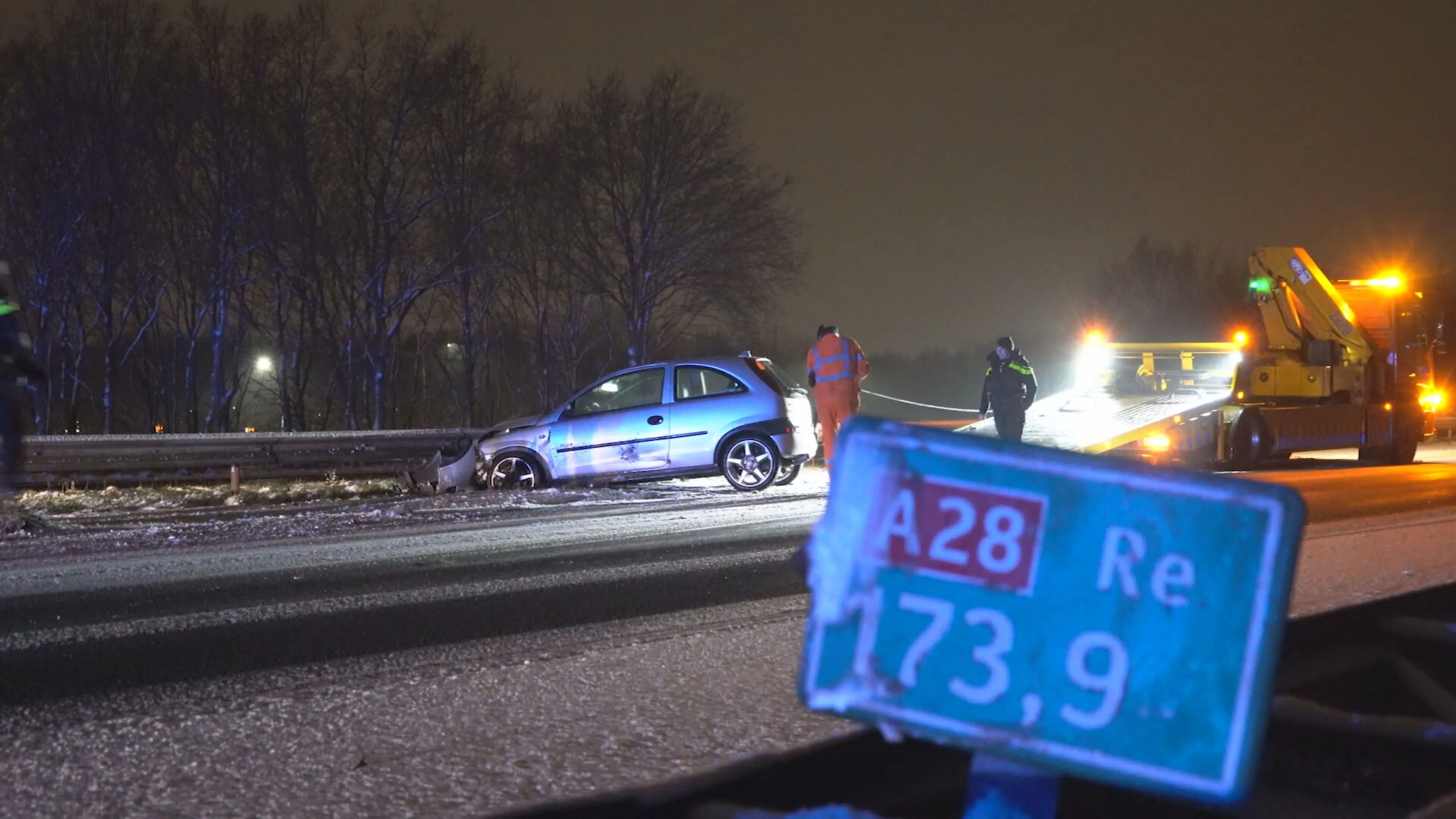 Auto's glijden van de weg: meerdere ongelukken door gladheid