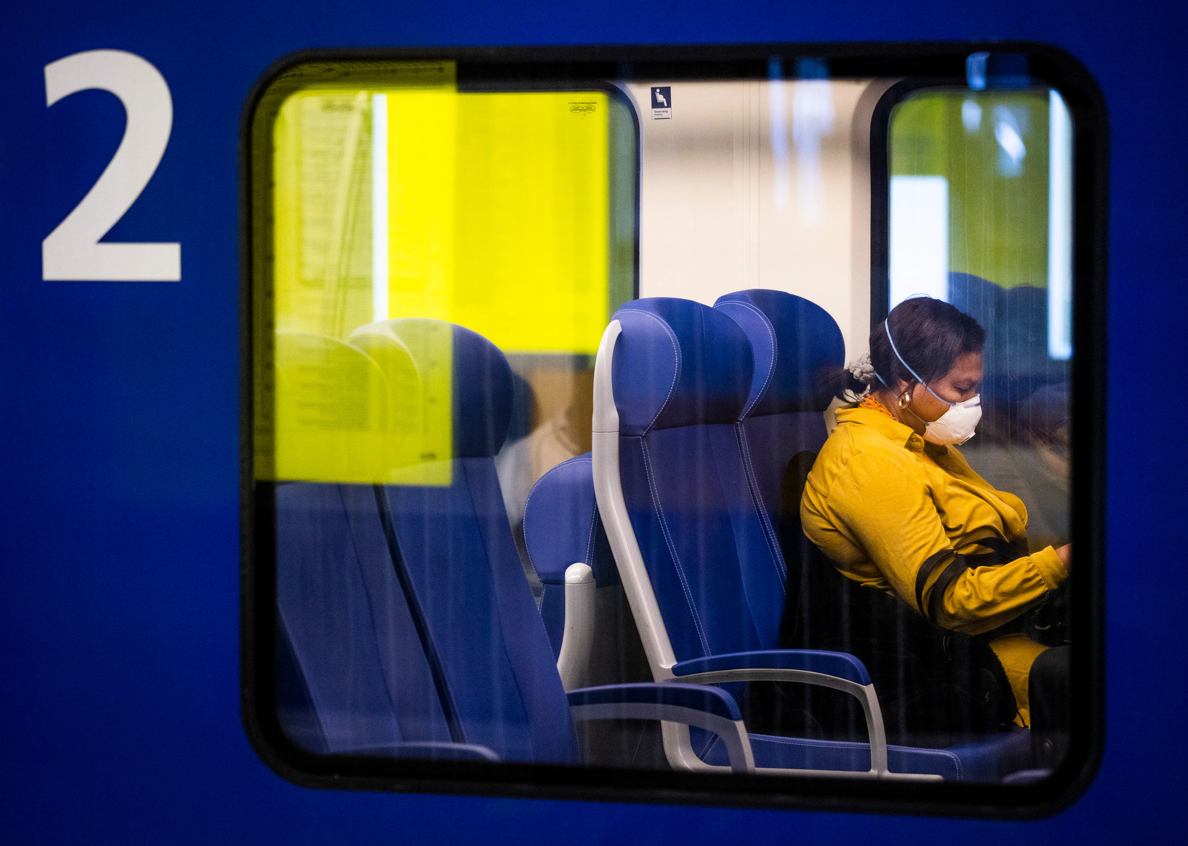 Reizigers weigeren te volle trein bij Weesp te verlaten
