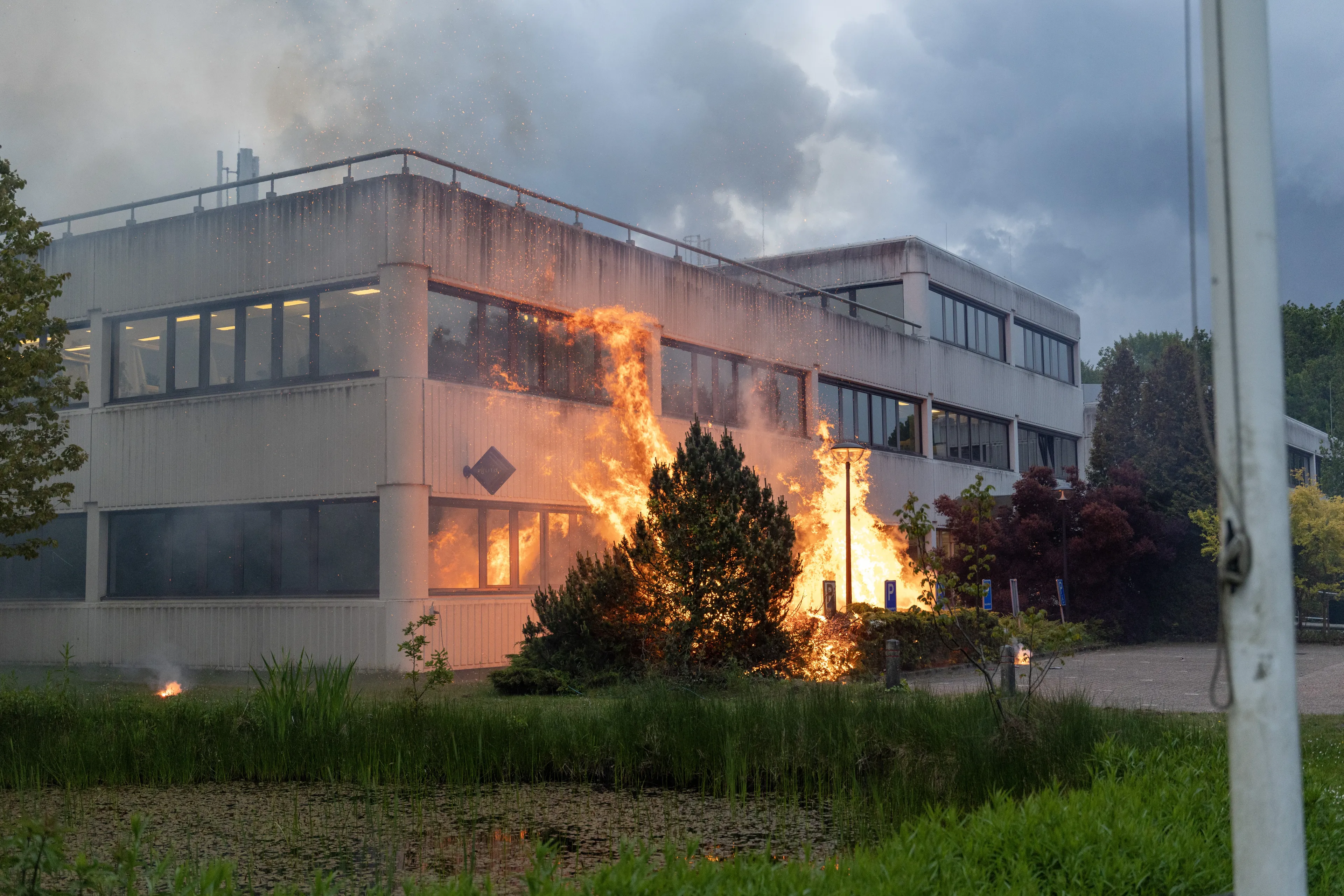 Verdachte van brandstichting bij gemeentehuis Loosdrecht blijft langer vast