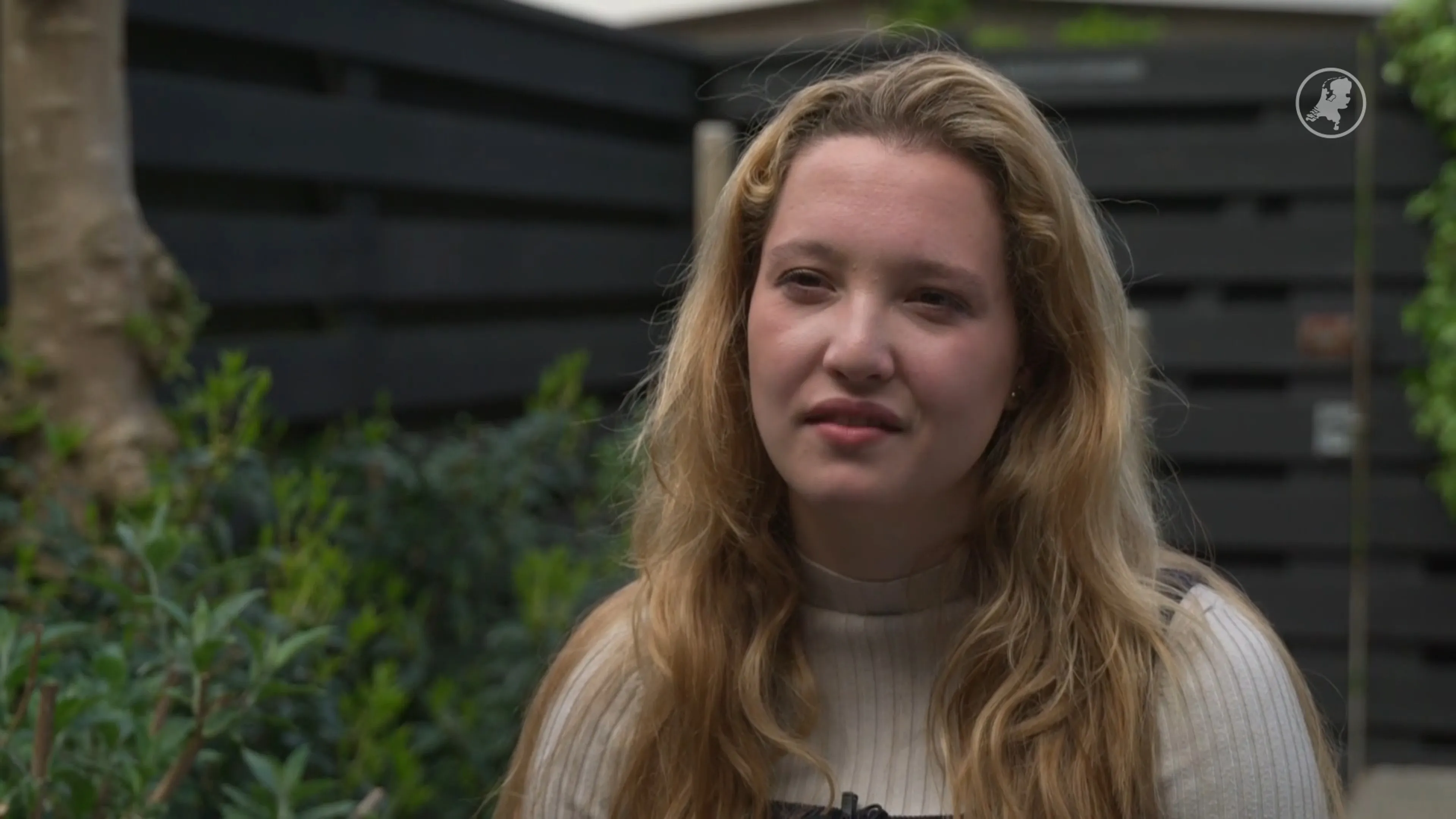 Carlijn (22) was suïcidaal, nu deelt ze haar verhaal op het podium: 'Doe het niet alleen'
