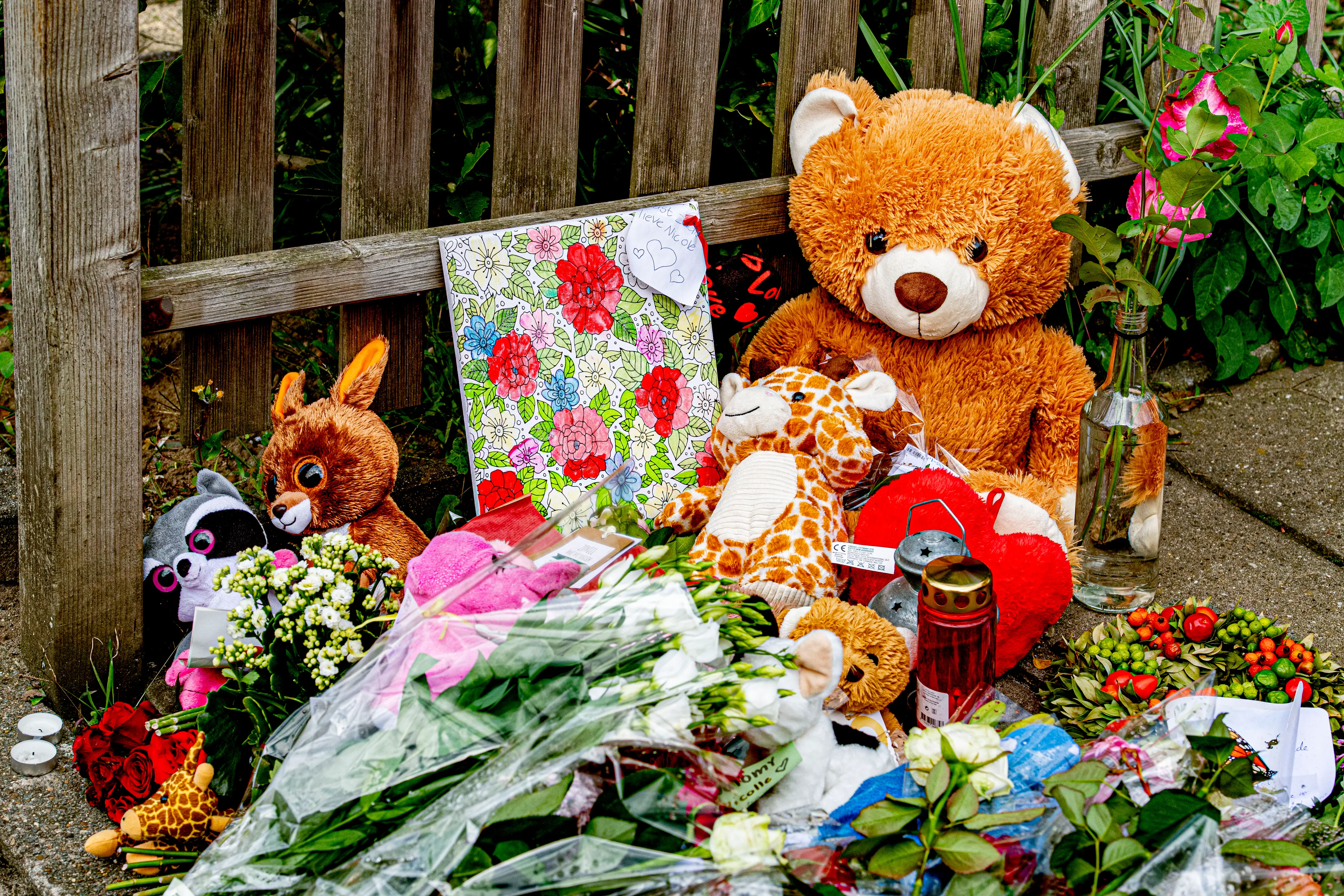 Eén jaar na het gezinsdrama in Dordrecht: Wendell schoot zijn vrouw en twee dochtertjes dood