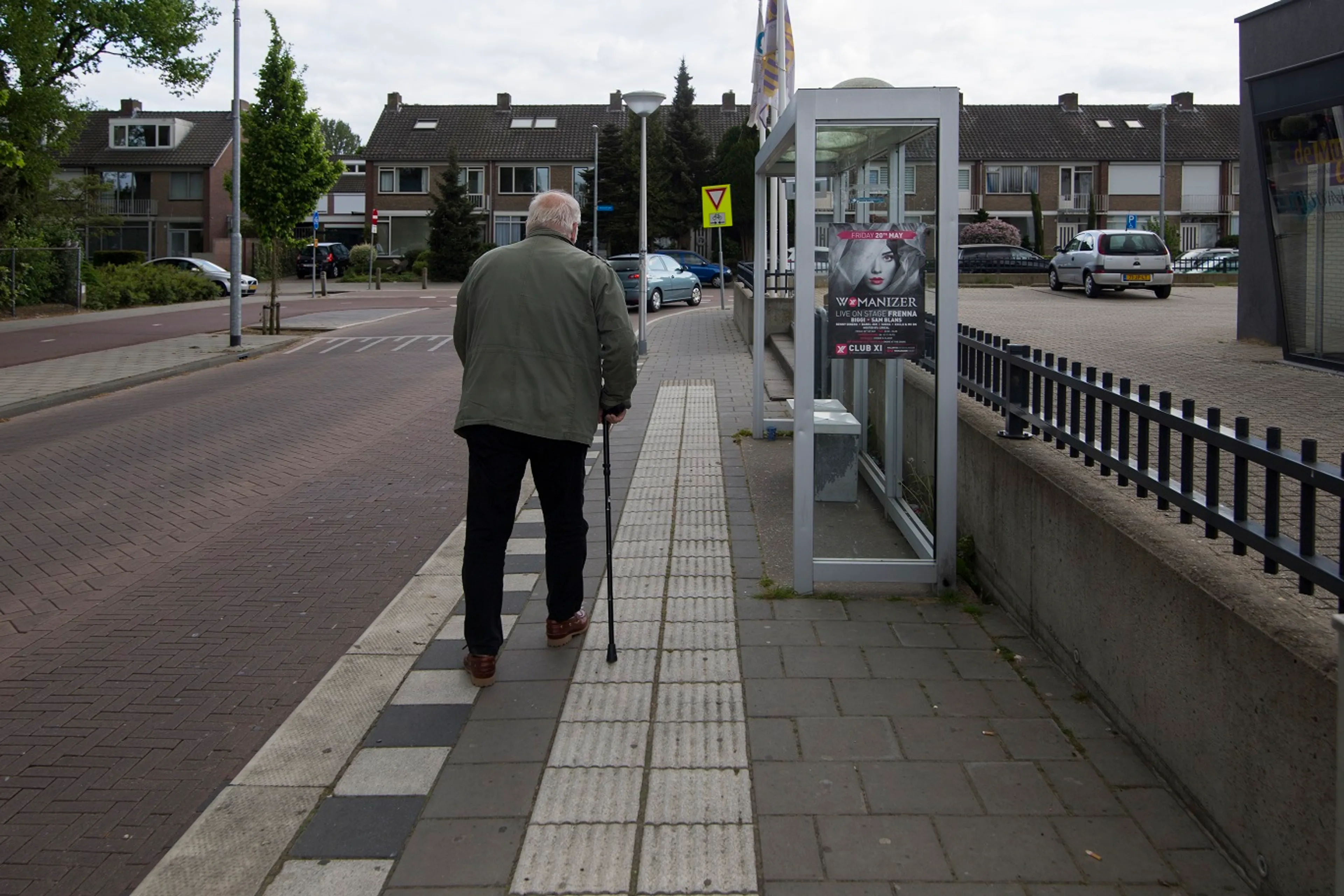 Hoogbejaarde man (91) wacht urenlang op een bus die nooit kwam