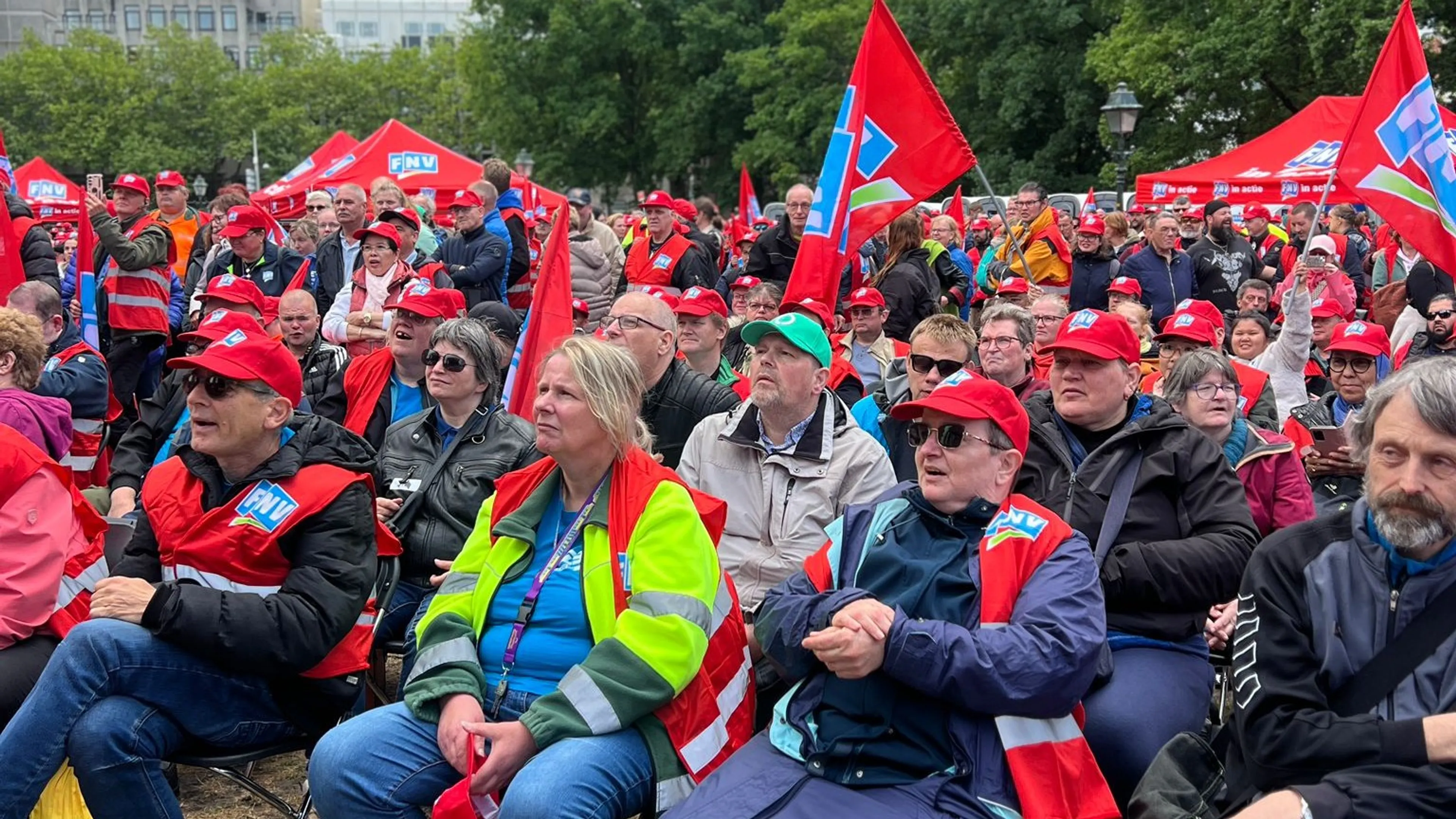 Demonstratie sociale werkplaatsen, werknemers gaan tientallen euro's achteruit: 'Willen respect'