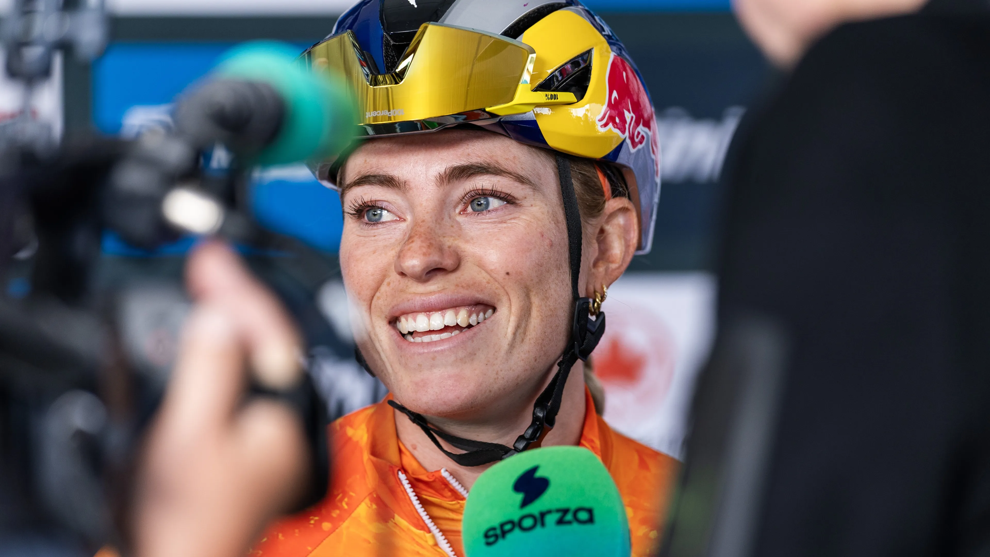 Nederlandse Vollering voor het eerst wereldkampioen wielrennen 
