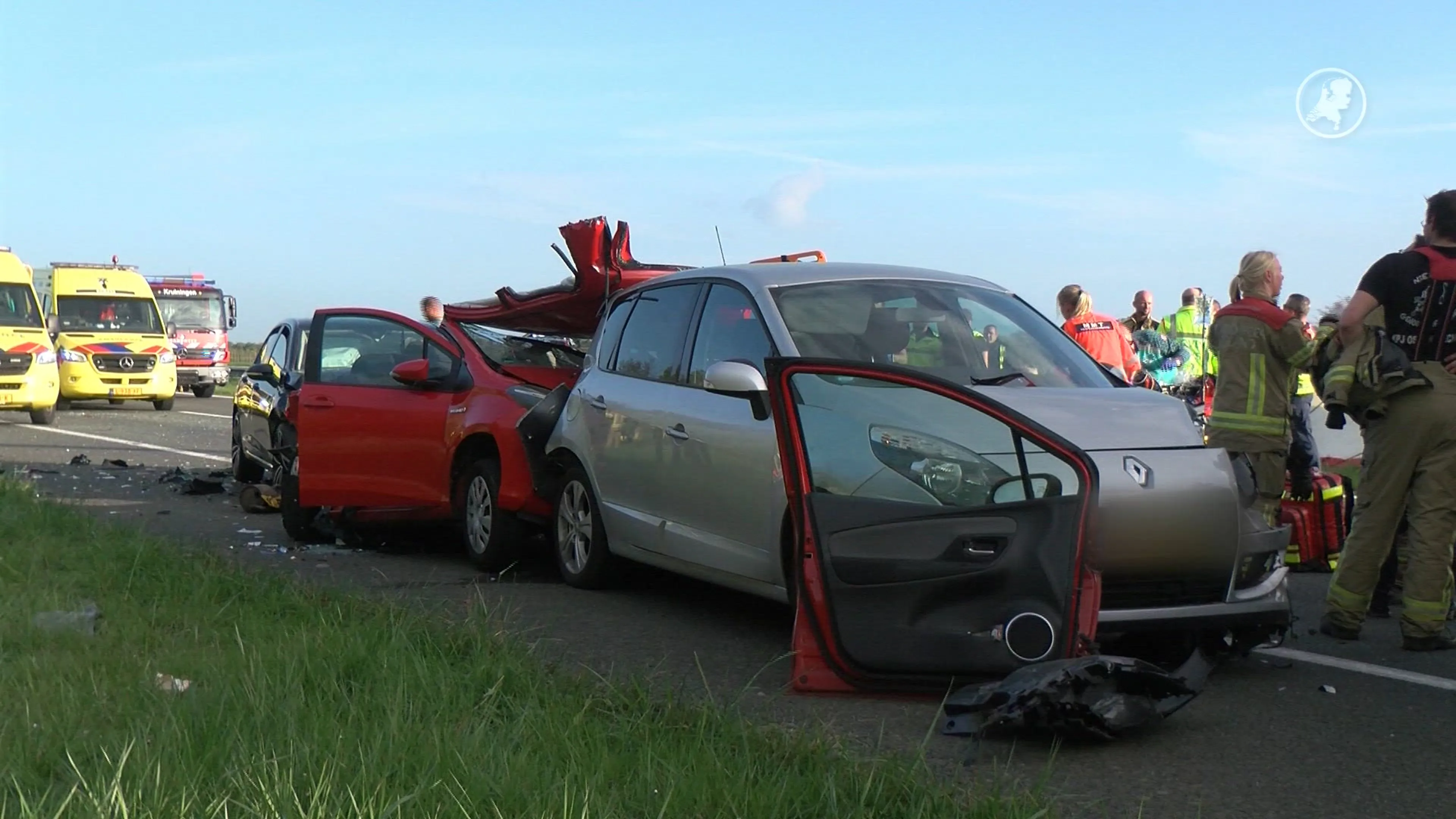 A58 bij Kruiningen dicht na zwaar ongeval met 3 auto's