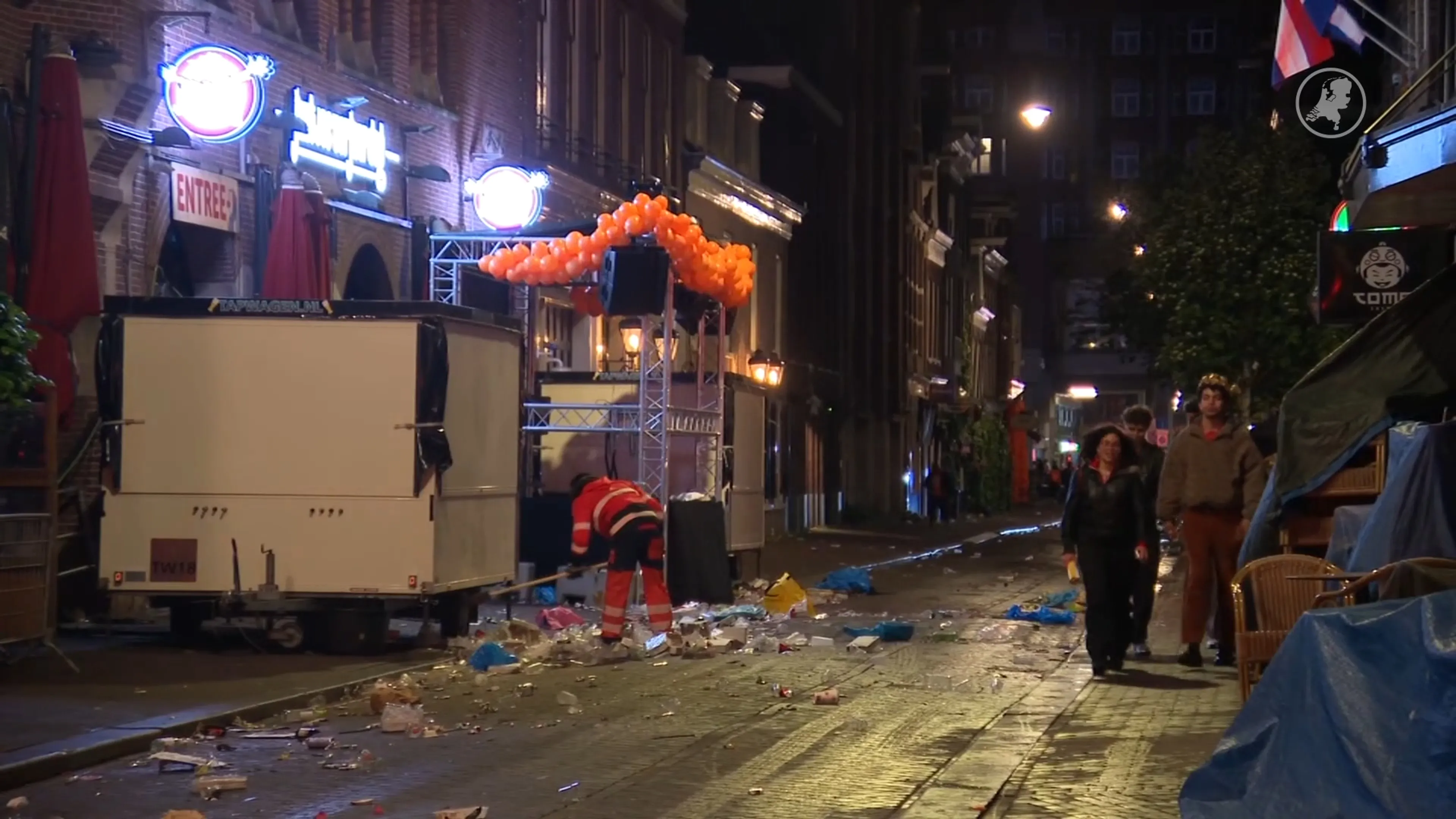 Schoonmakers Amsterdam nacht doorgewerkt om stad weer schoon te krijgen