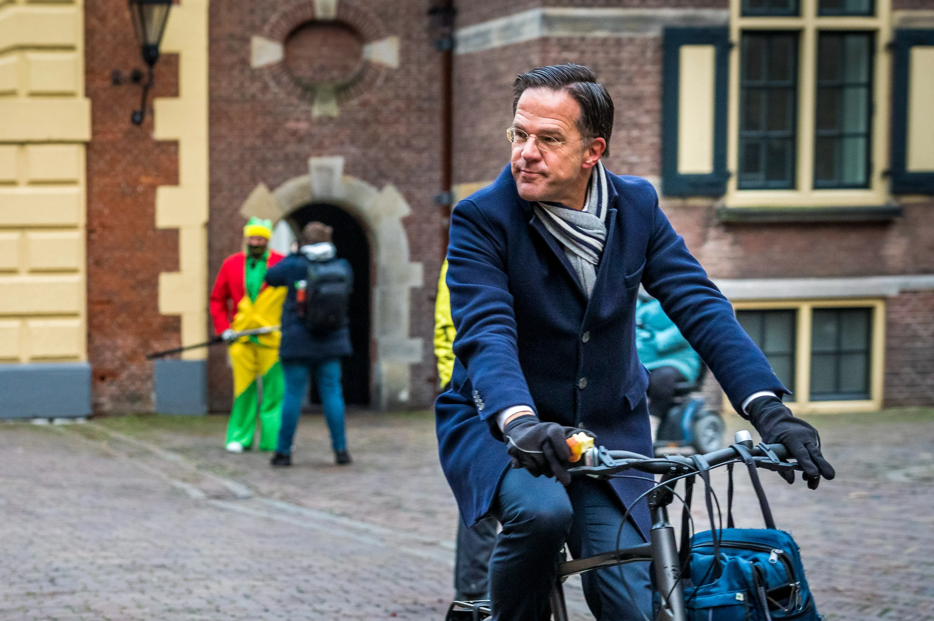 Kabinet start campagne om meer werknemers naar werk te laten fietsen