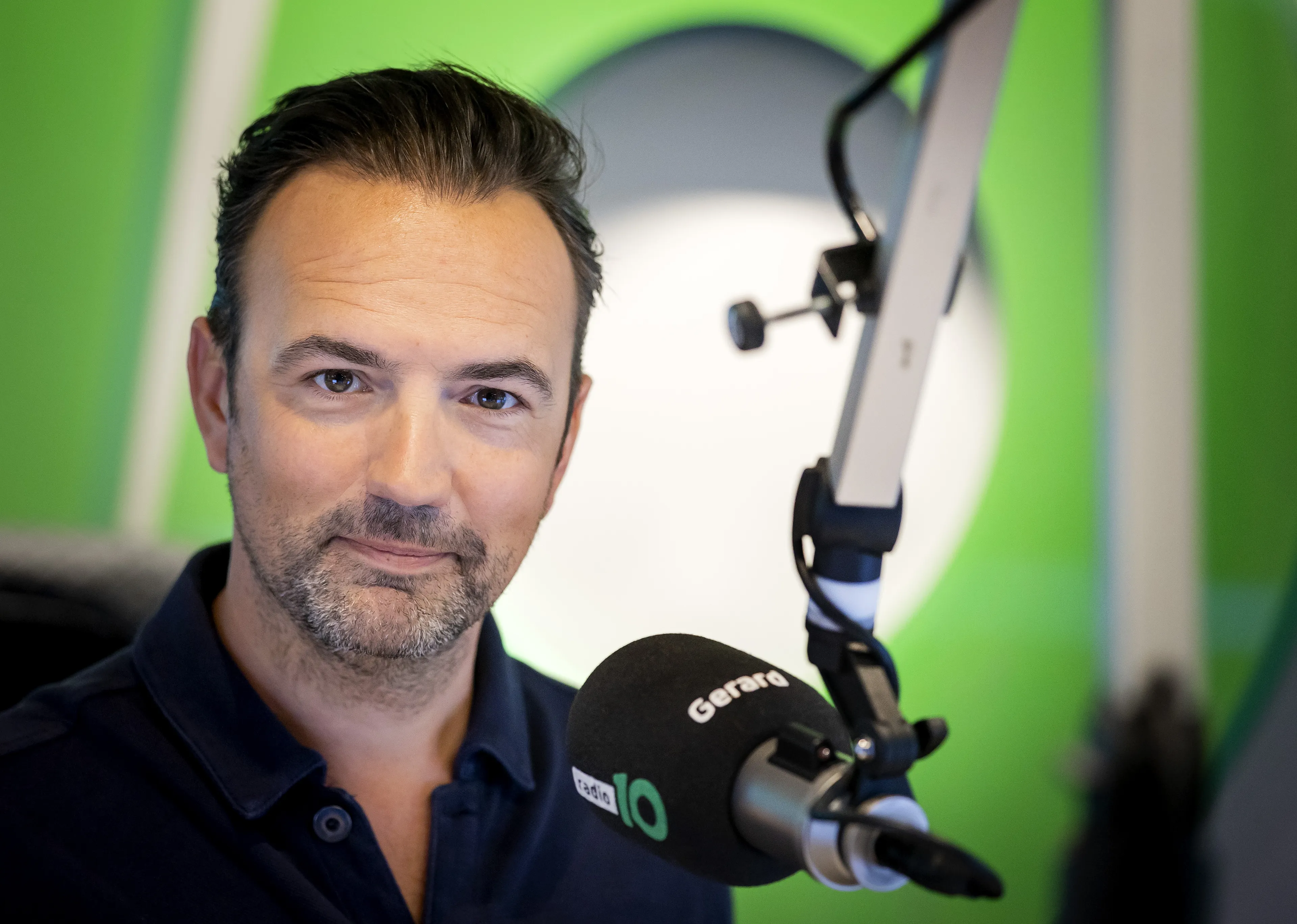 Gerard Ekdom emotioneel bij afscheid van Radio 10: 'Ik ga iedereen ontzettend missen'