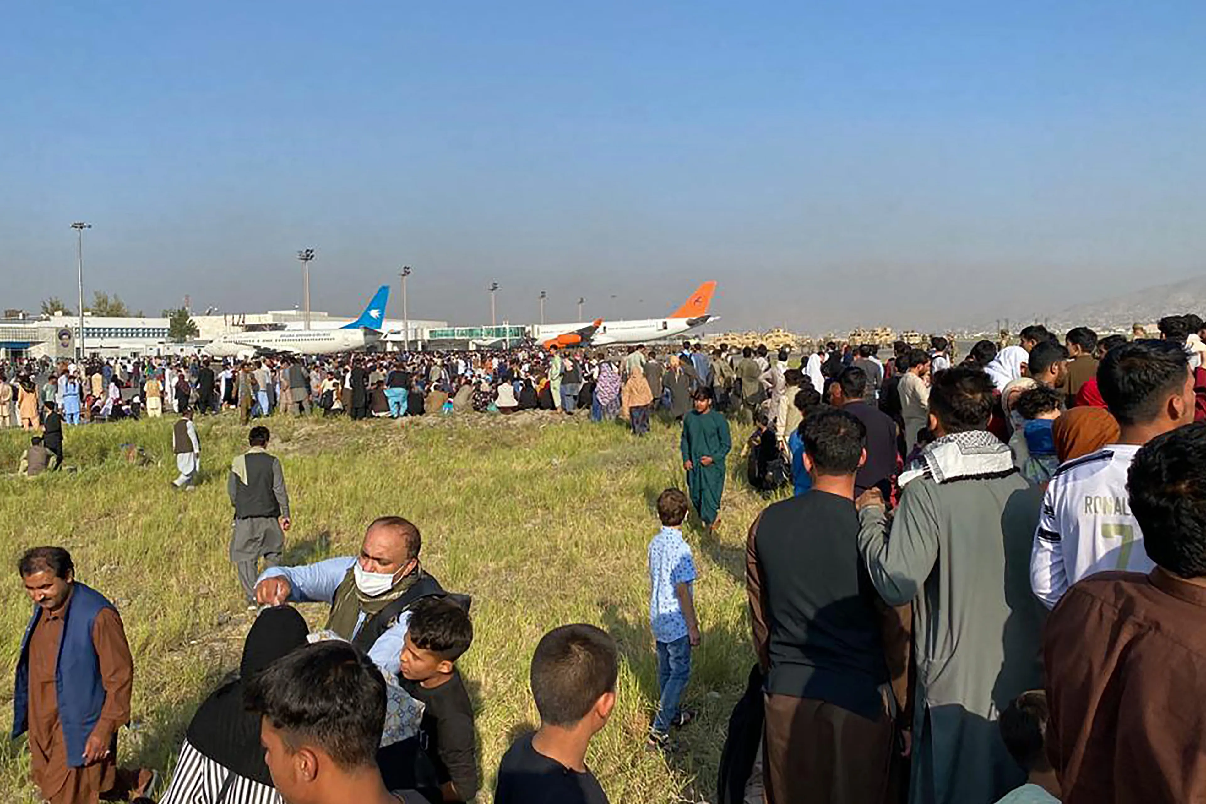 Defensie stuurt meerdere vliegtuigen naar Afghanistan om mensen te evacueren