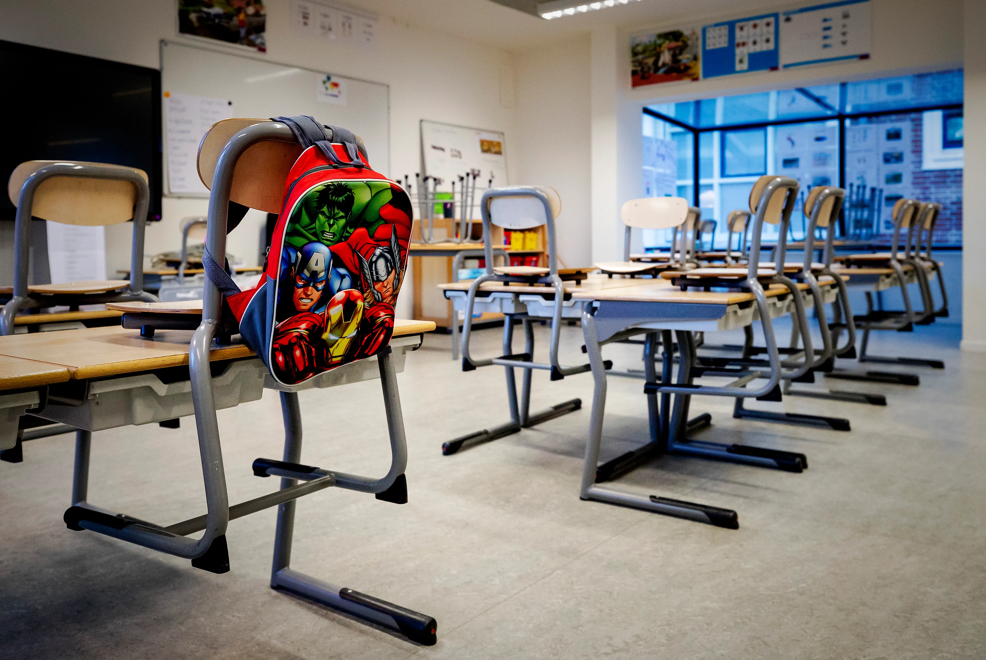 Kamer: Beslis iedere dag of scholen dicht moeten om coronavirus