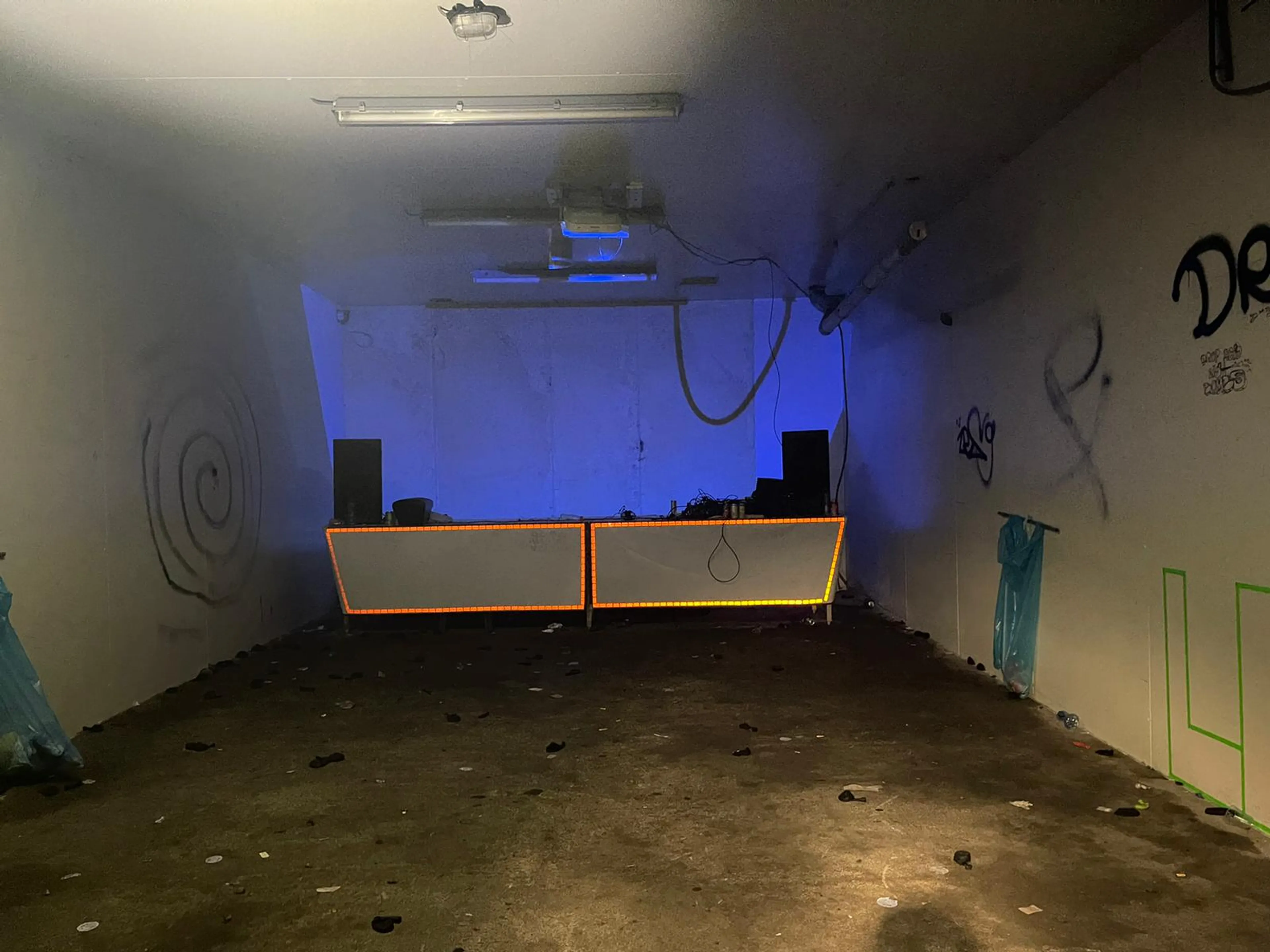 Politie beëindigt groot illegaal feest in koelcel in Zeist