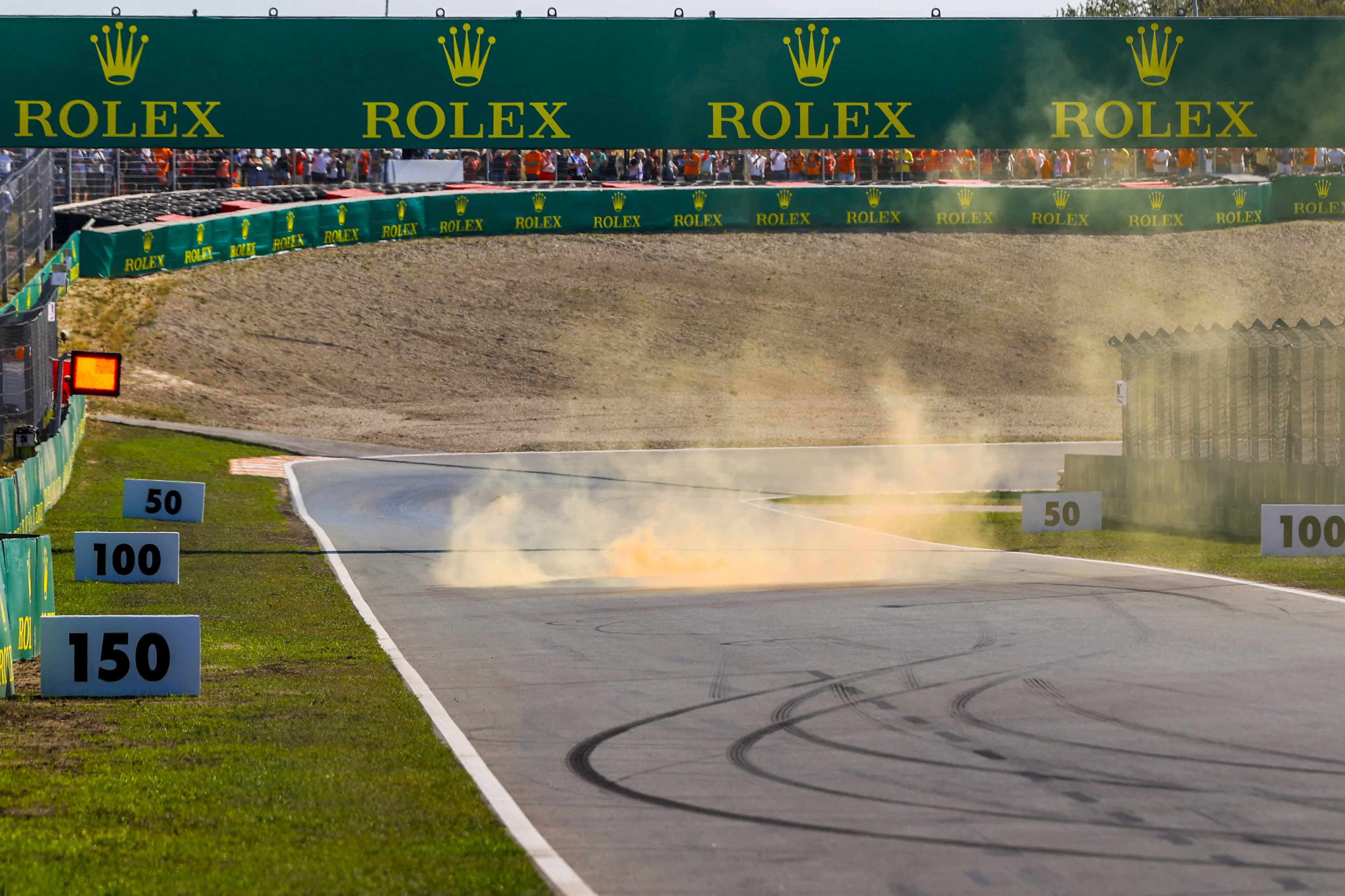 F1-kwalificatie Zandvoort kort stilgelegd door rookpot en duiven op circuit