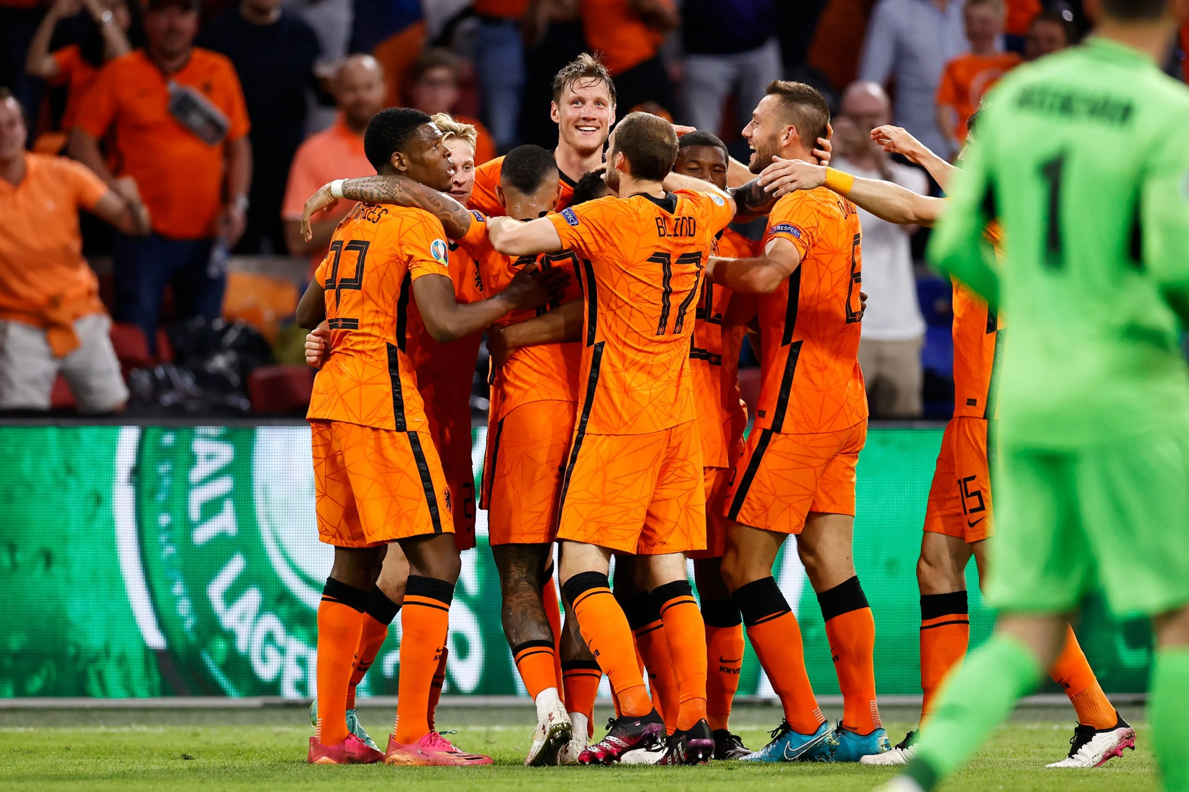 Wijnaldum maakt einde aan 9 jaar zonder Nederlandse treffer op EK