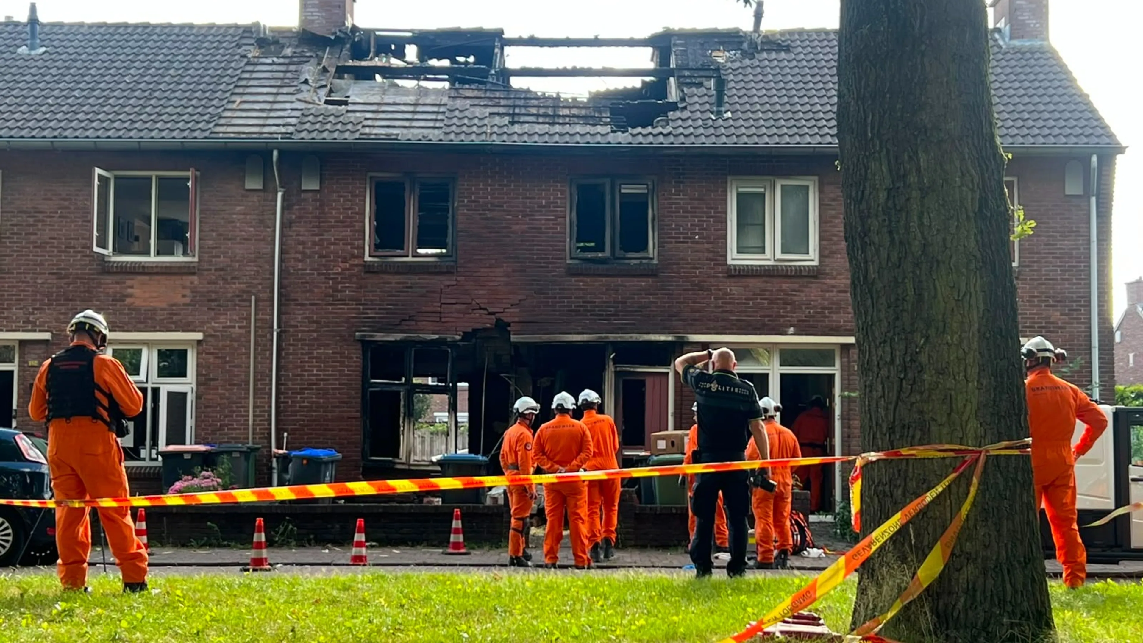Grote brand Huizen onder controle, twee mensen gewond geraakt