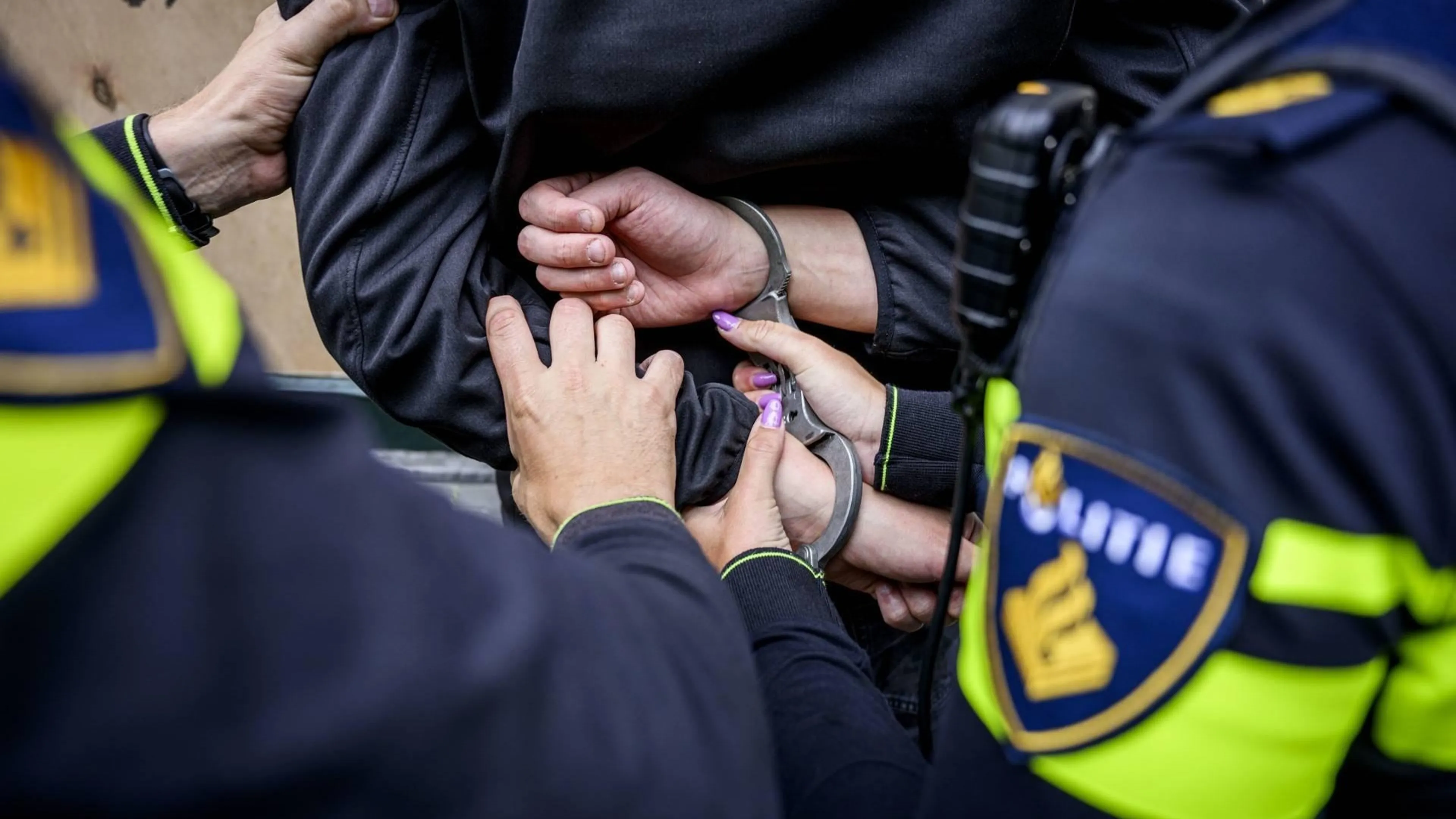 Jongeren Sittard gooien gericht met zwaar vuurwerk, eentje opgepakt