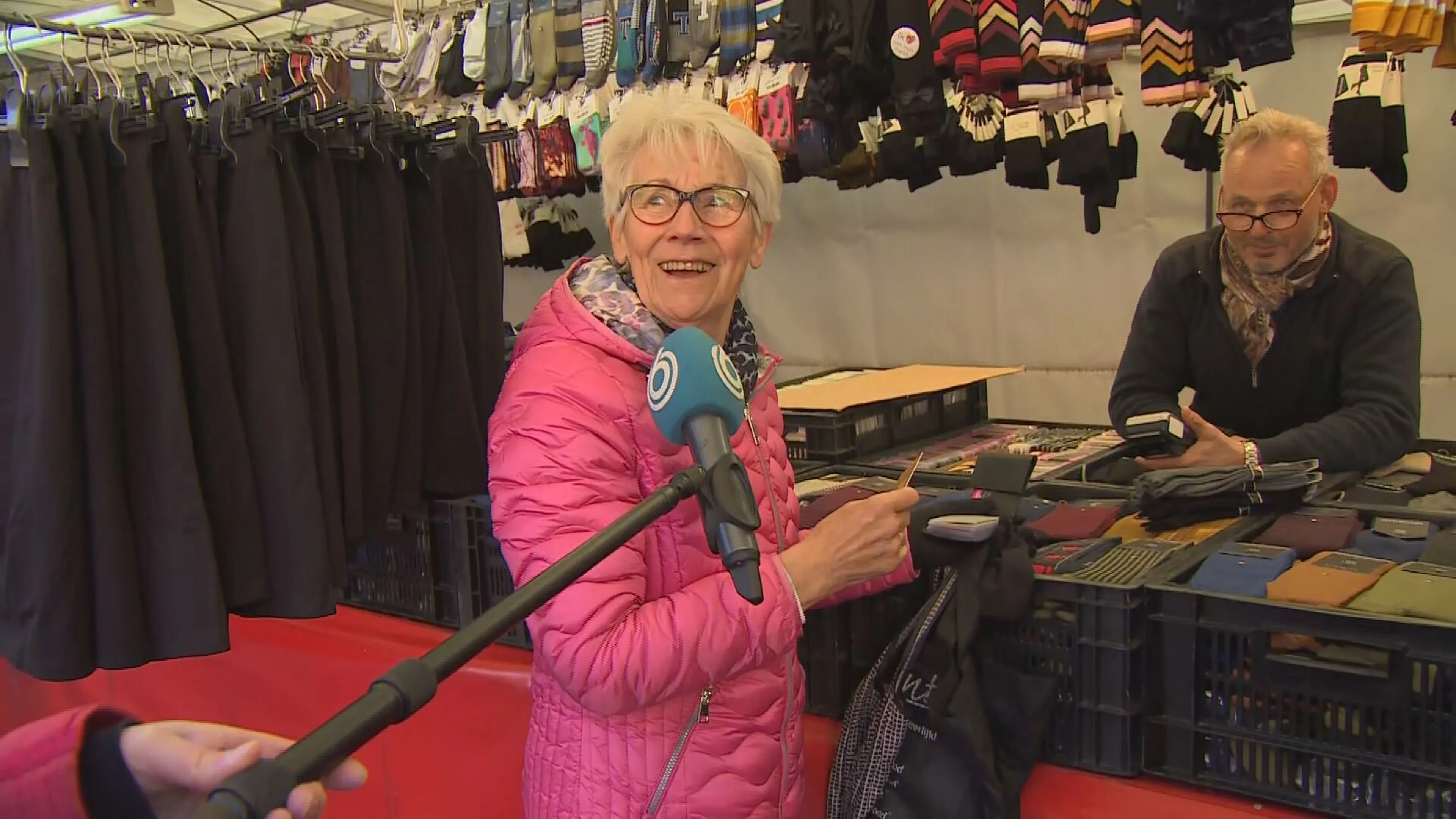 Markten mogen na ruim vier maanden weer non-food verkopen: 'Heerlijk!'