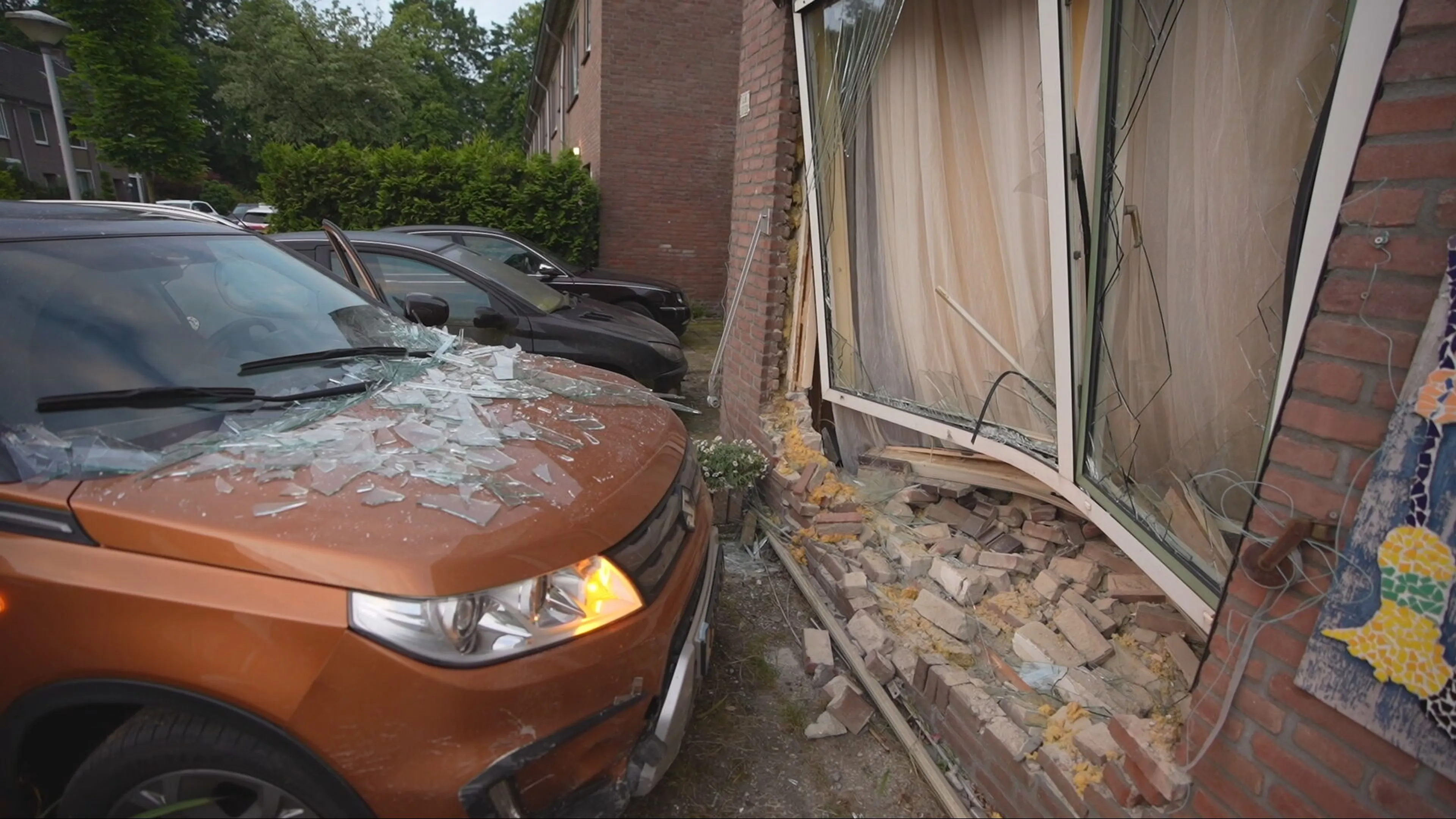 Vrouw knalt woning binnen, vlucht na ruzie met bewoners