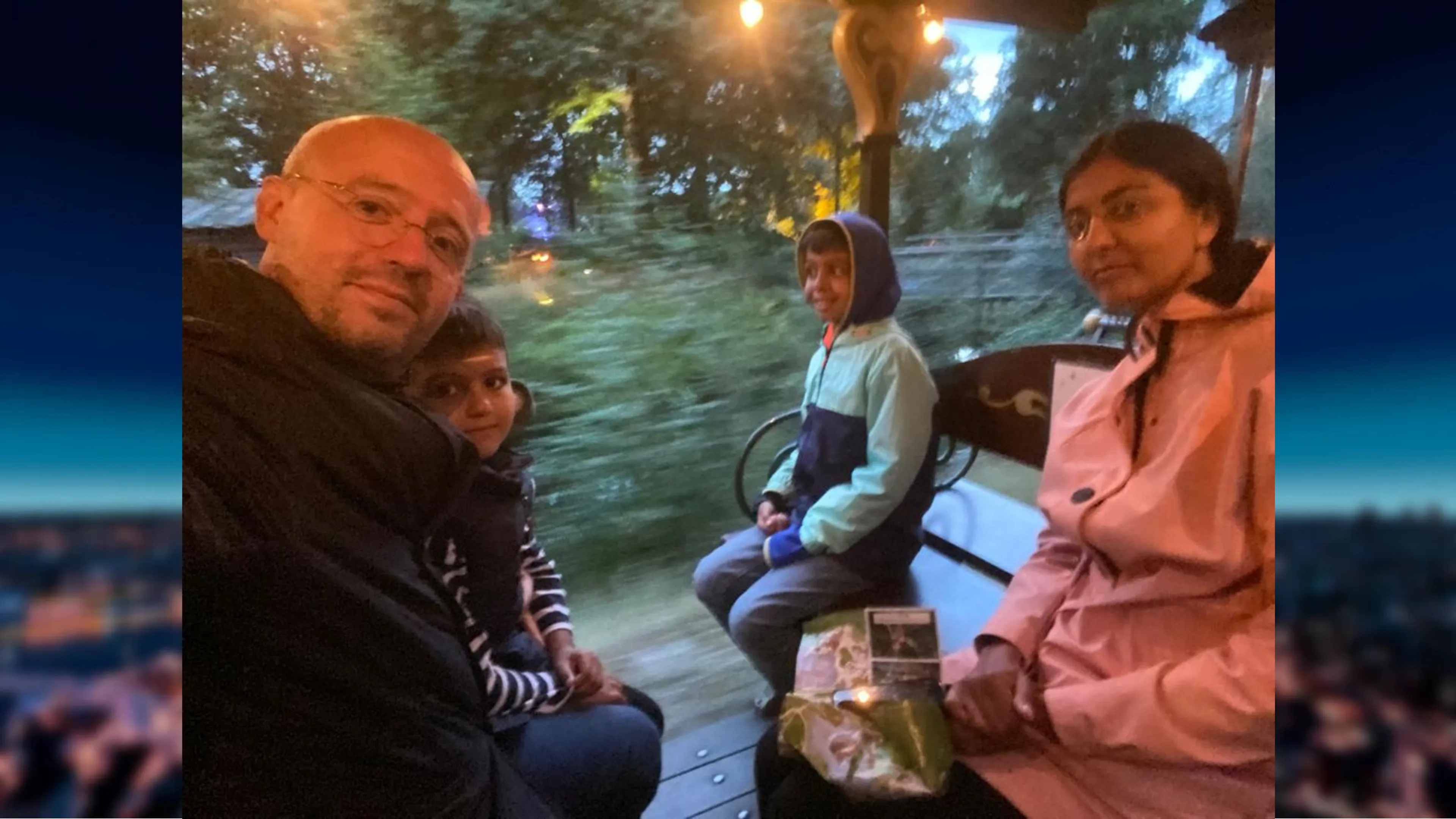 Autistisch jochie mag niet plassen in Efteling, moeder 'mishandelt' medewerker die racistisch zou zijn