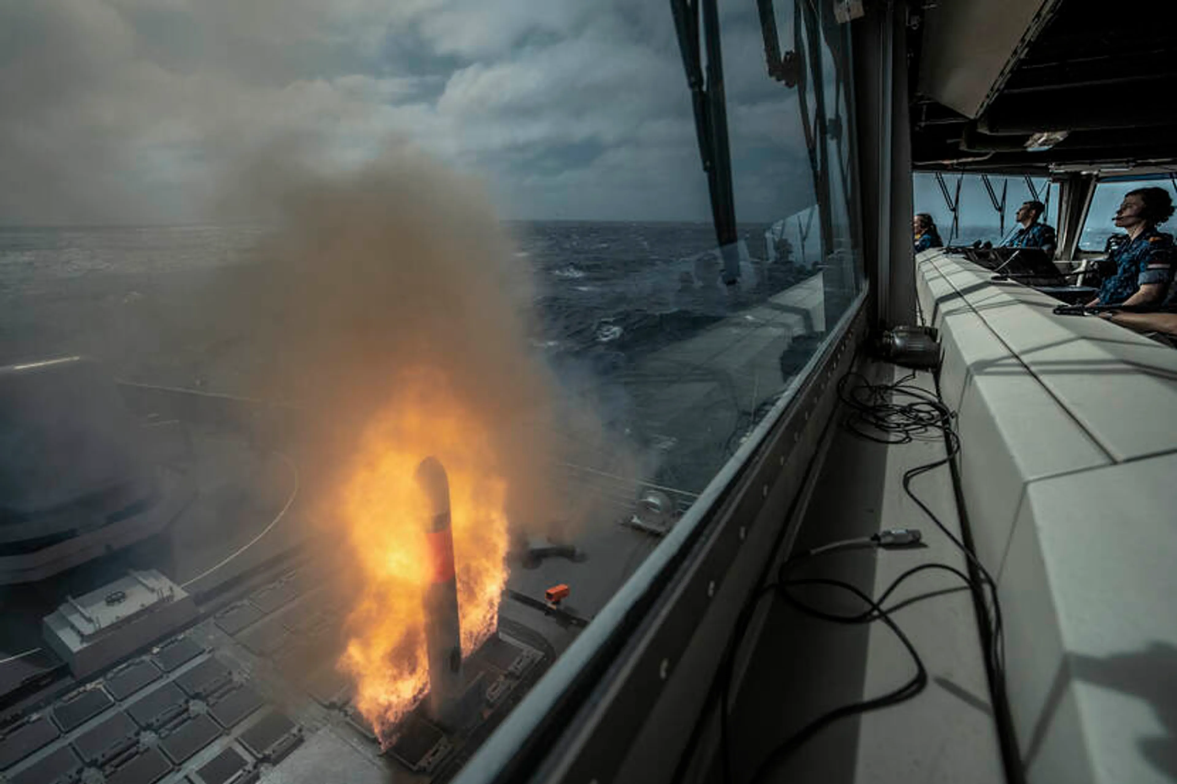 Nederlands marineschip schiet eerste kruisraket af