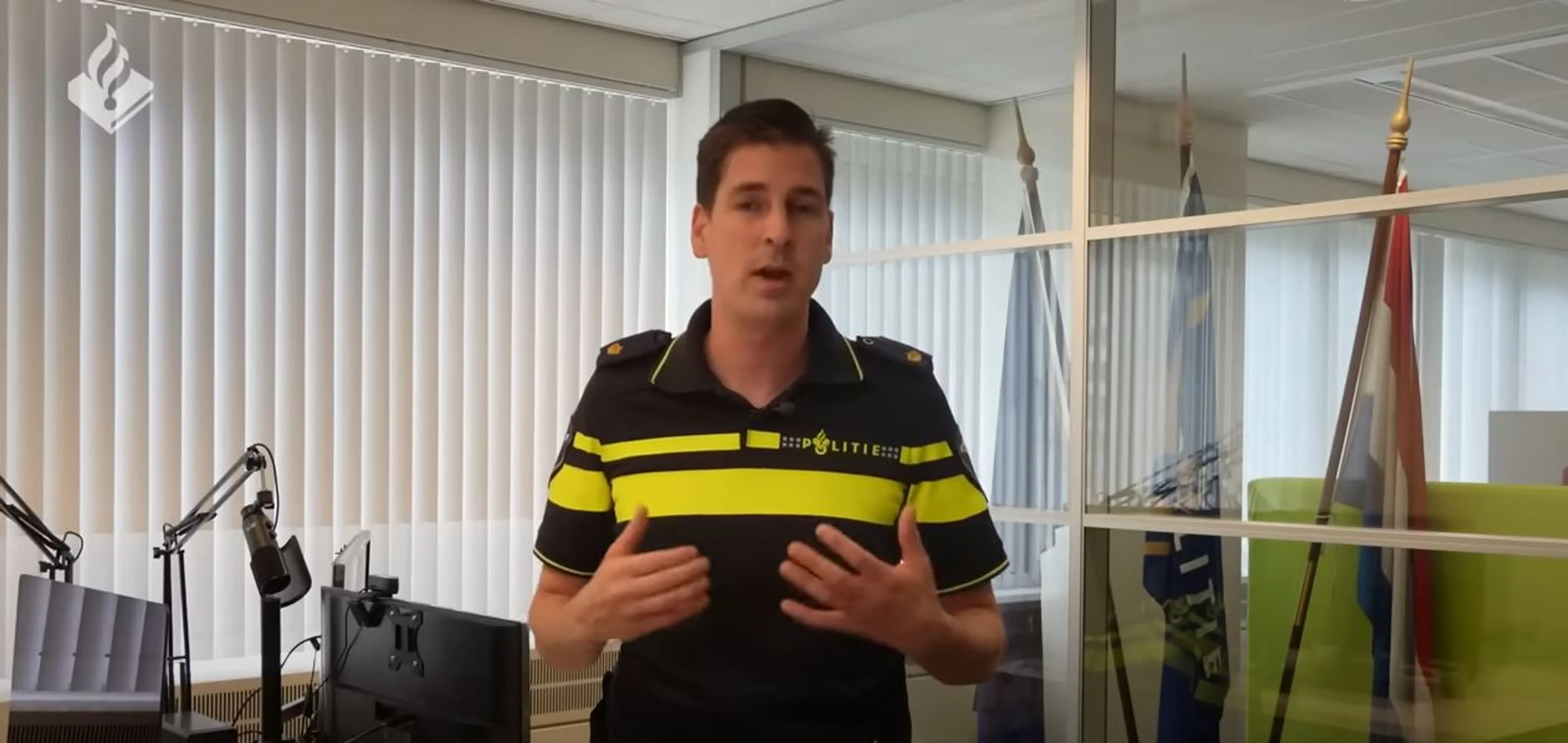 Populaire politievlogger Jan-Willem rijdt tientallen kilometers per uur te hard en is rijbewijs kwijt