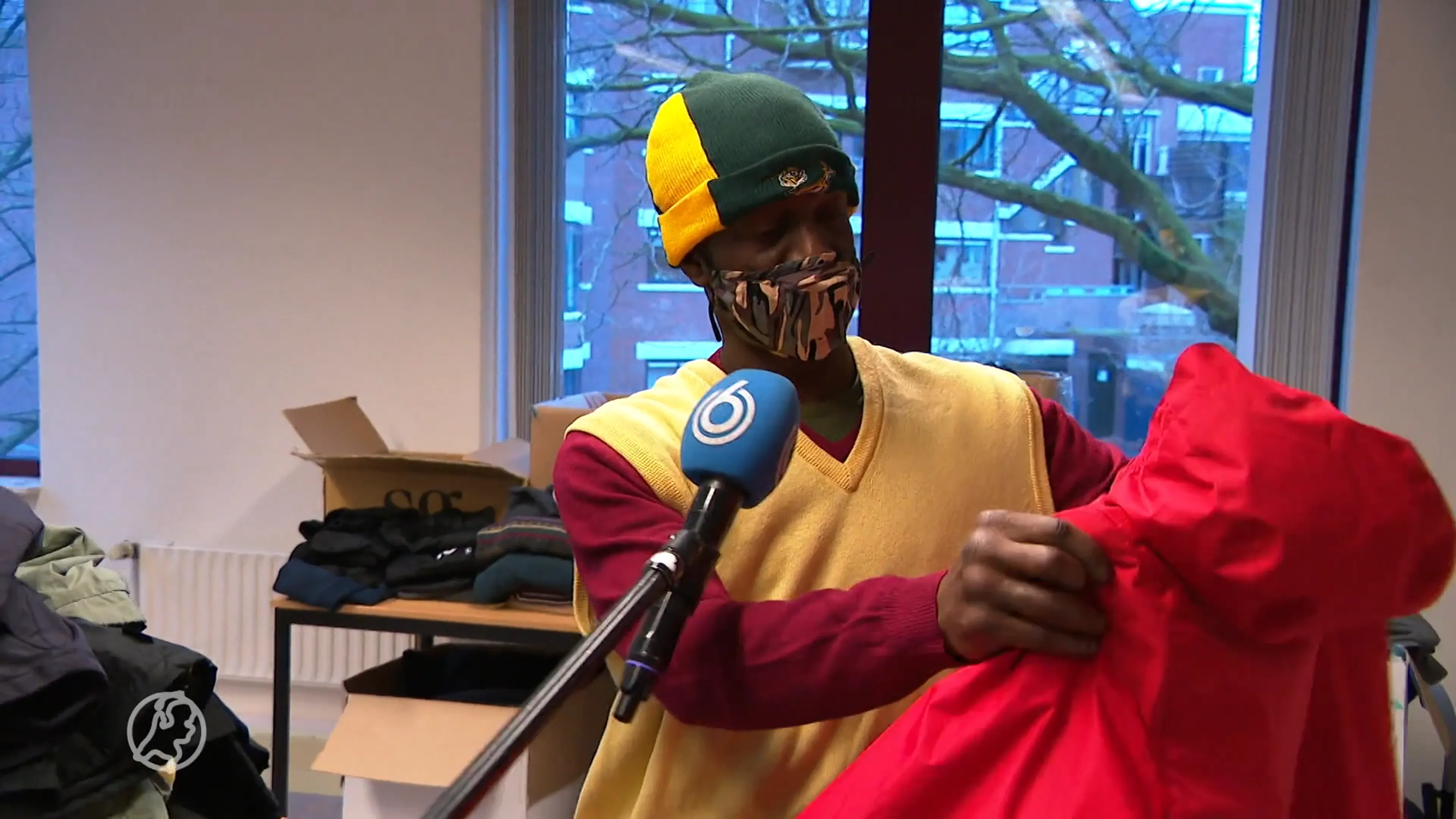 Festivalorganisator houdt Friese daklozen deze winter warm met ingezamelde winterjassen