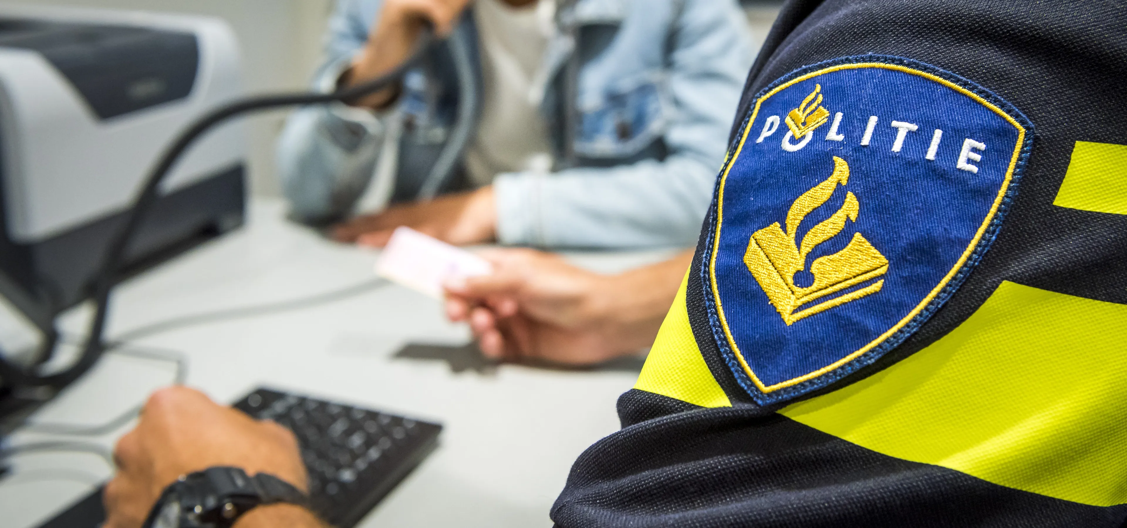 Beschonken bestuurder haalt levensgevaarlijke capriolen uit met kinderen op achterbank
