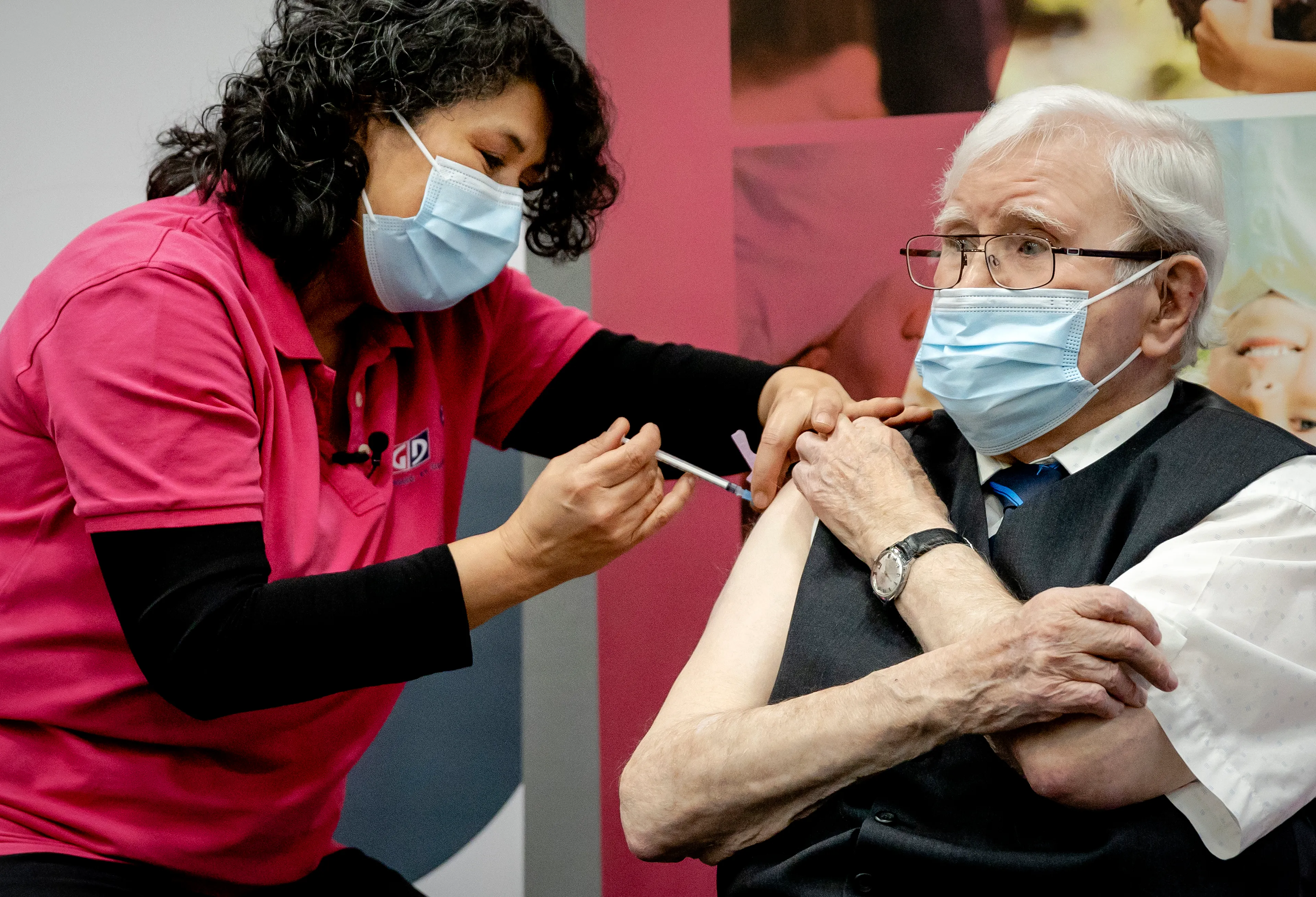GGD waarschuwt: wij vaccineren ouderen niet aan huis
