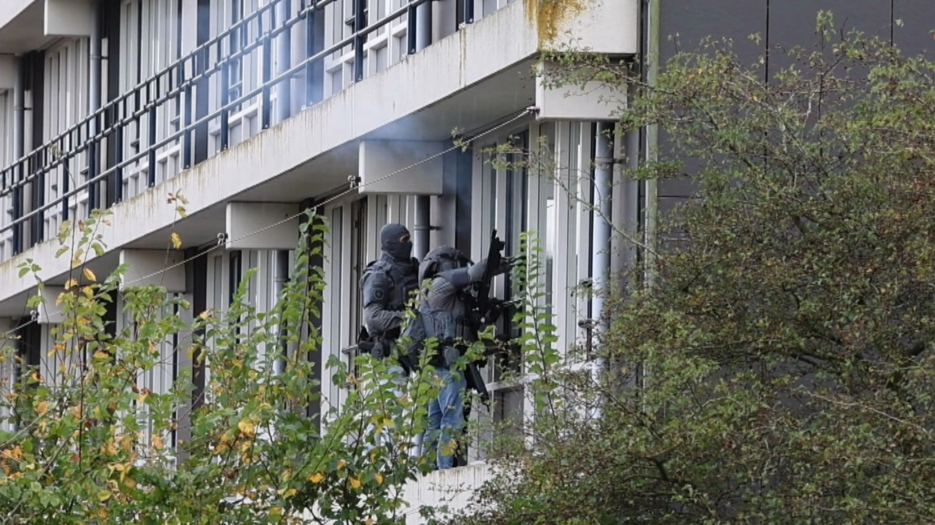 Politie schiet man in been na dreiging met mes in Alkmaar
