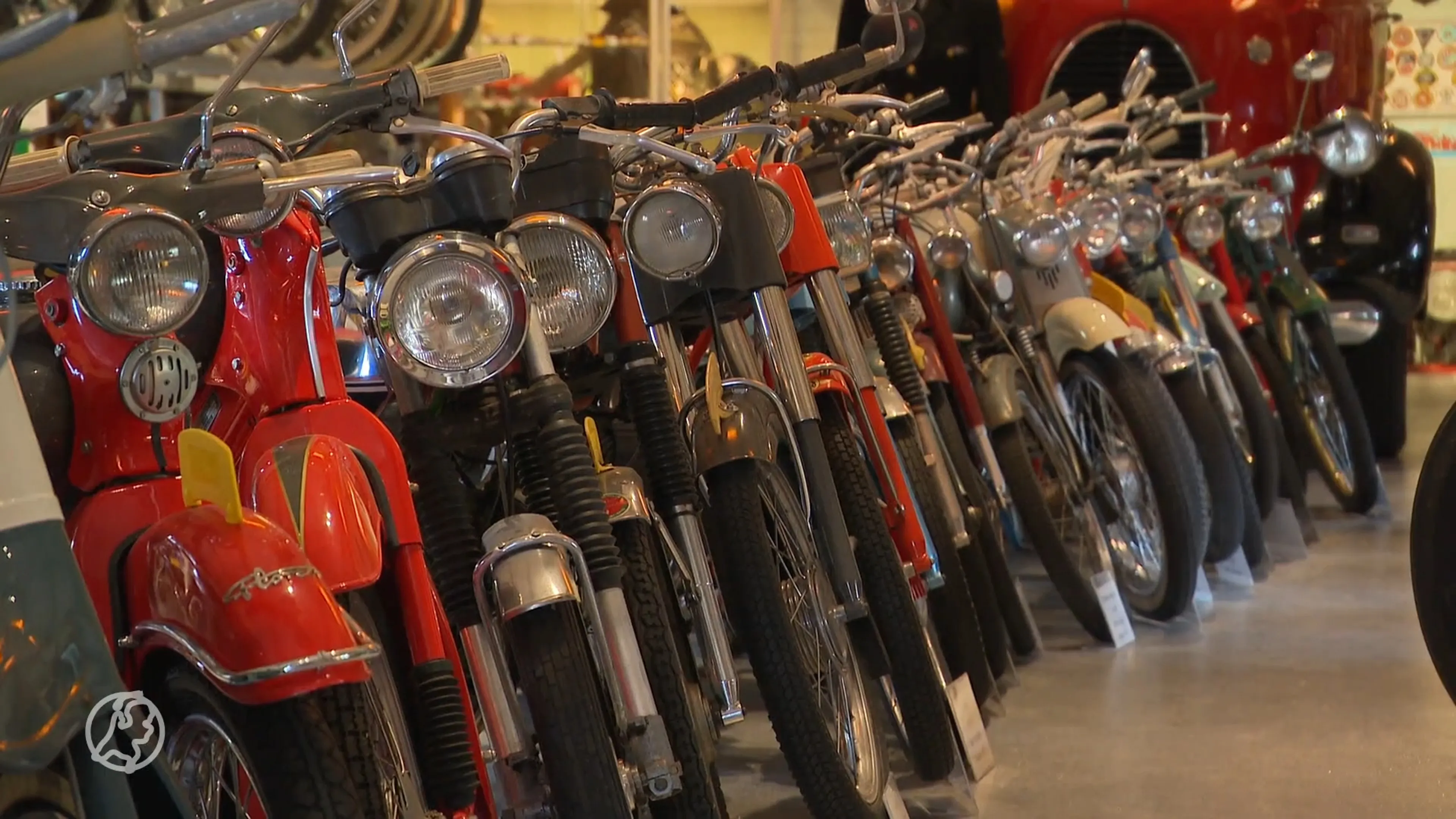 Nostalgie in Rhenen: Cees heeft maar liefst 300 oldtimer-brommers
