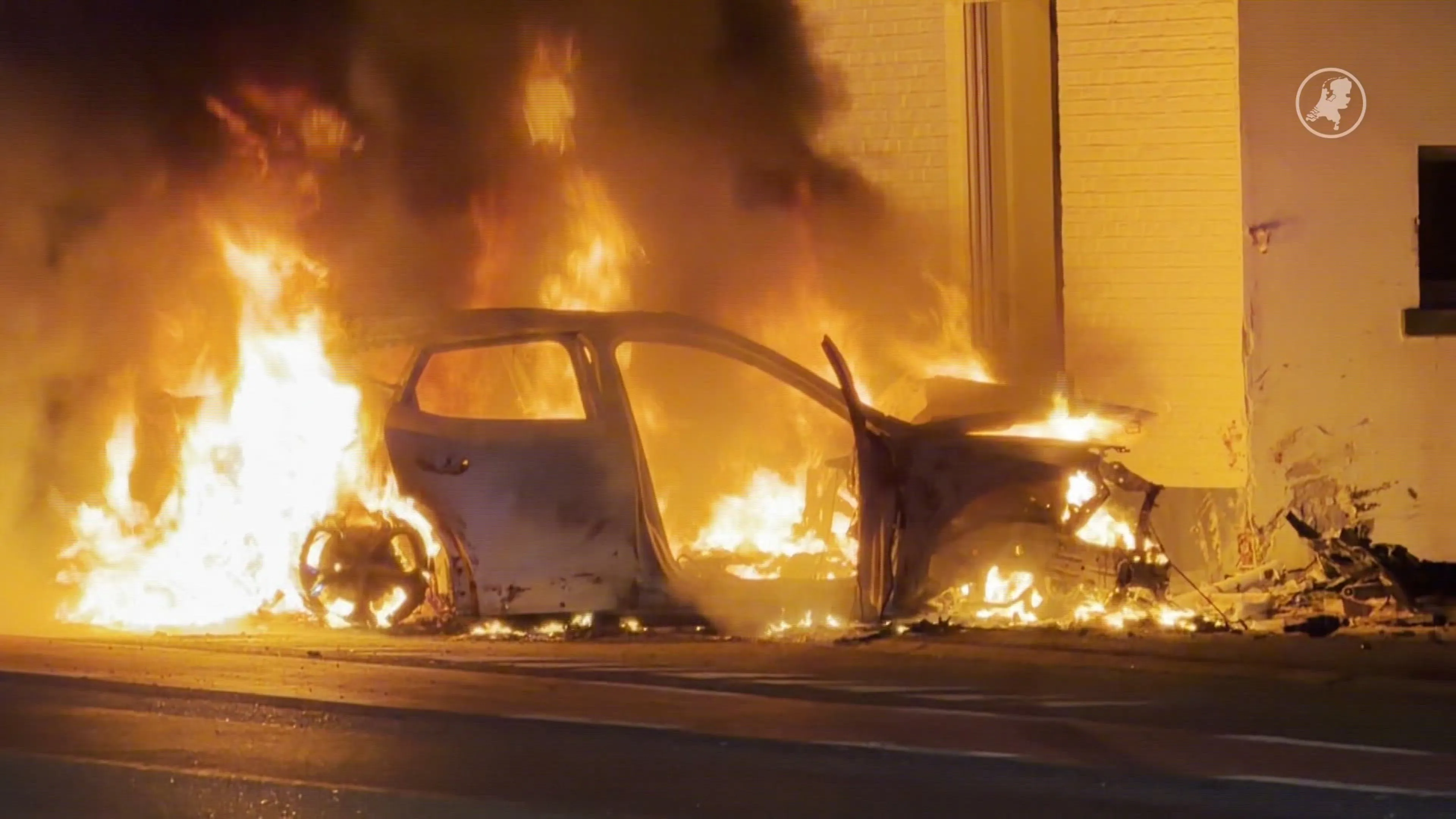 Auto in brand na politieachtervolging in Maastricht