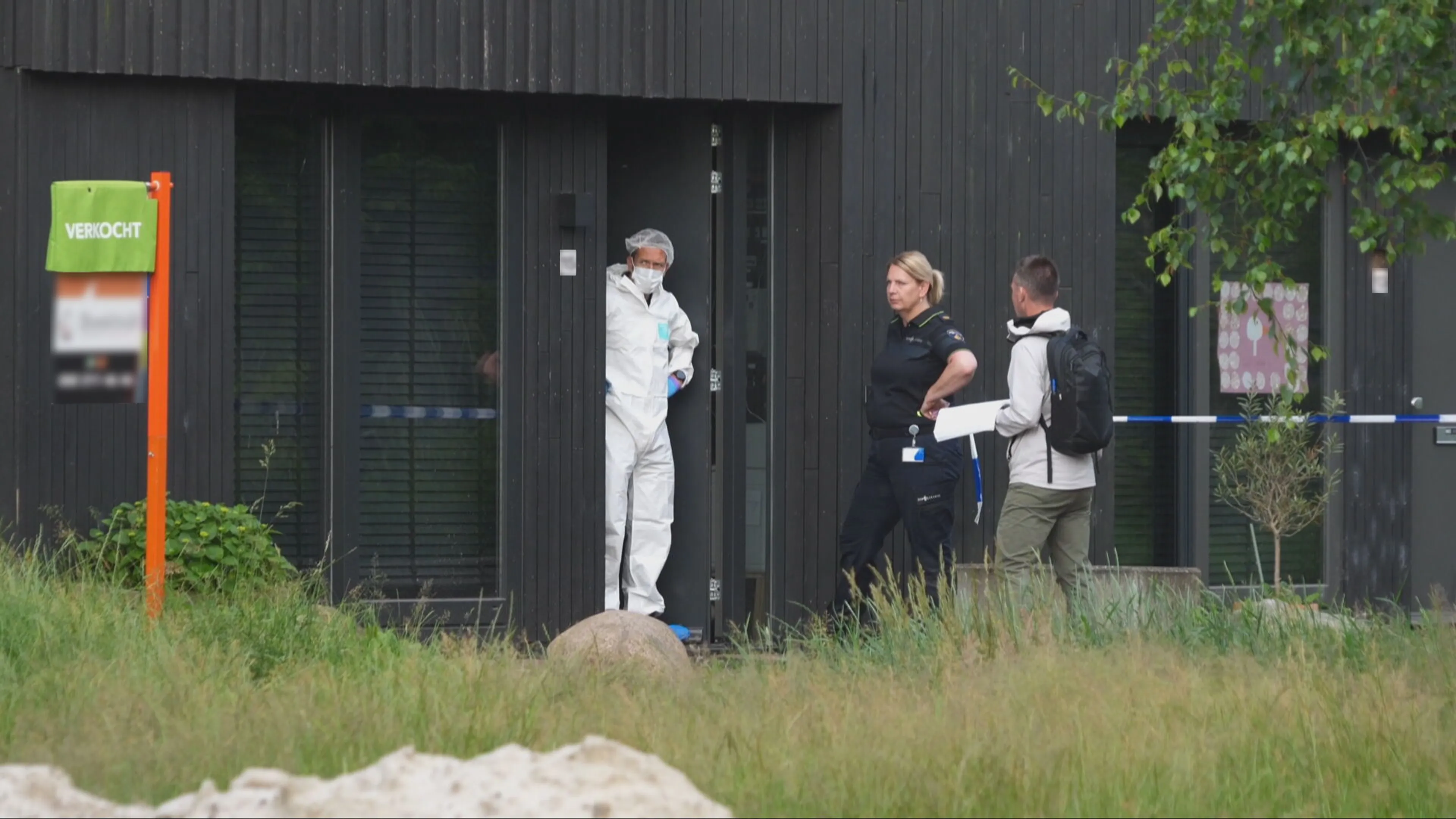 Kind aangehouden na vondst dode ouders in woning Meerstad