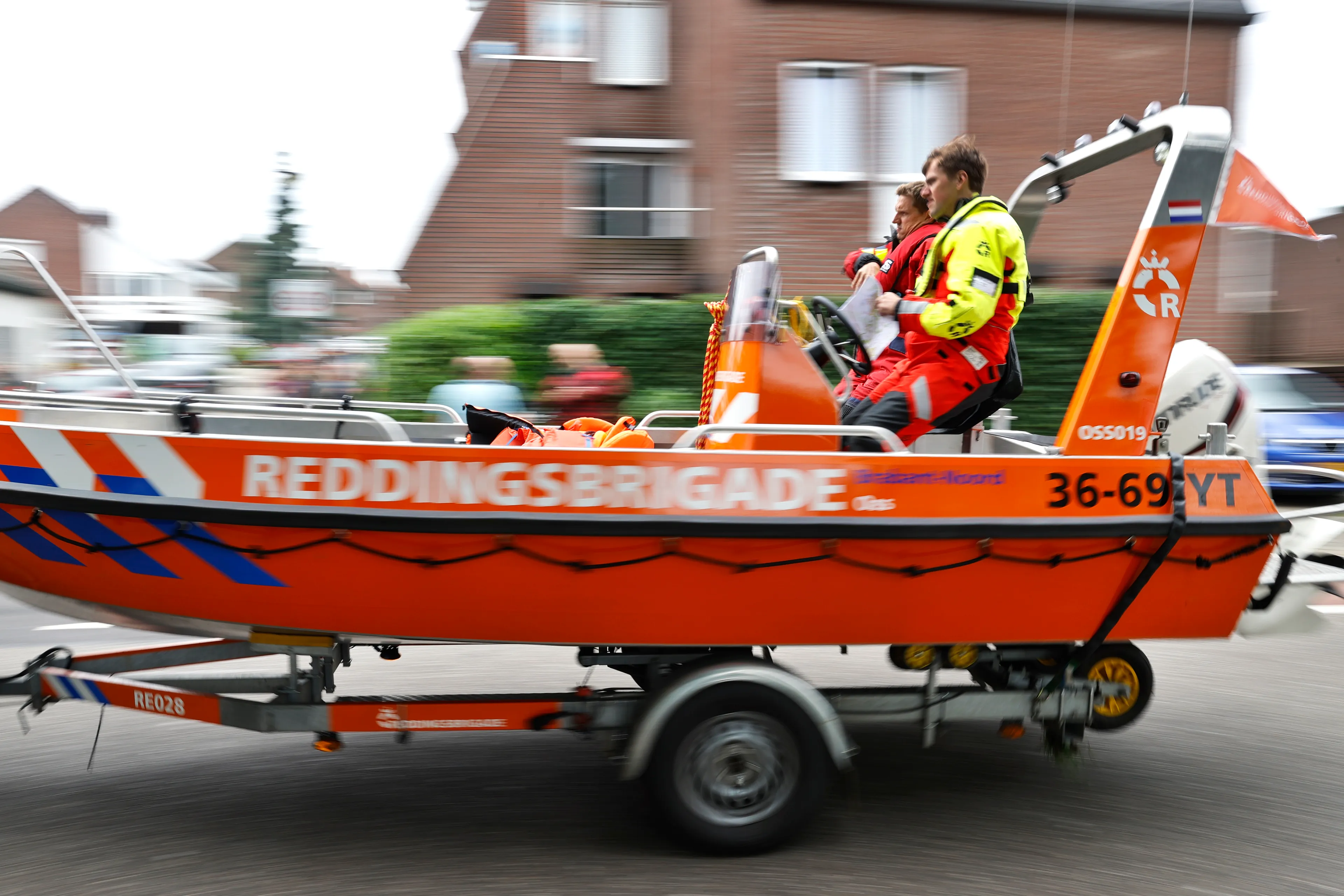 Gat in dijk gedicht met hulp van leger, gevaar blijft: 'Bewoners moeten zo snel mogelijk weg'