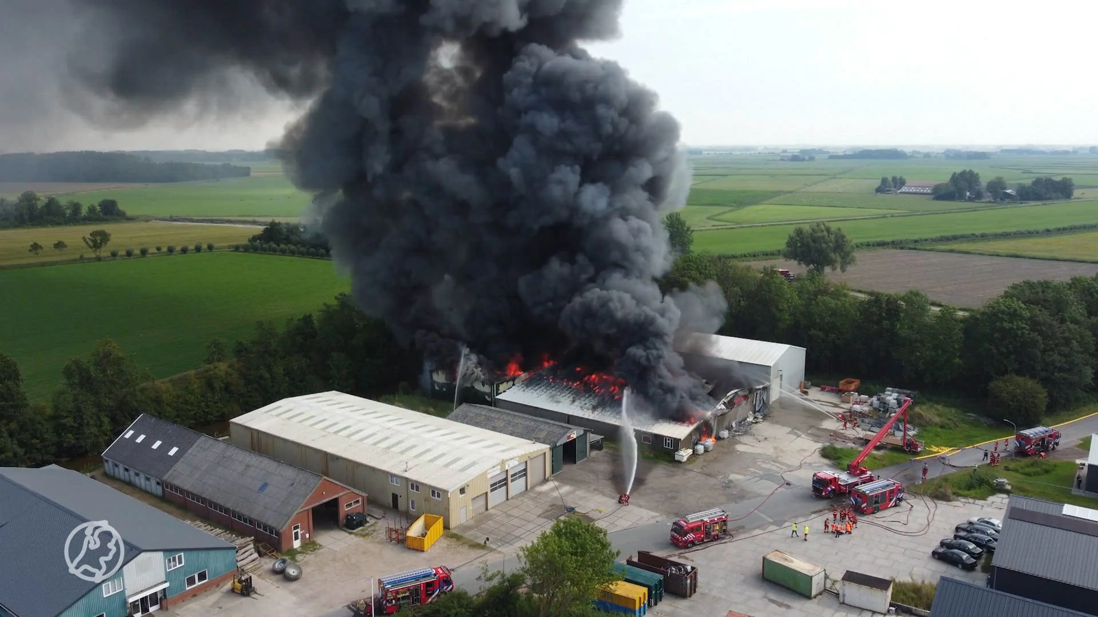 Grote brand in aardappelloods in Groningse Baflo