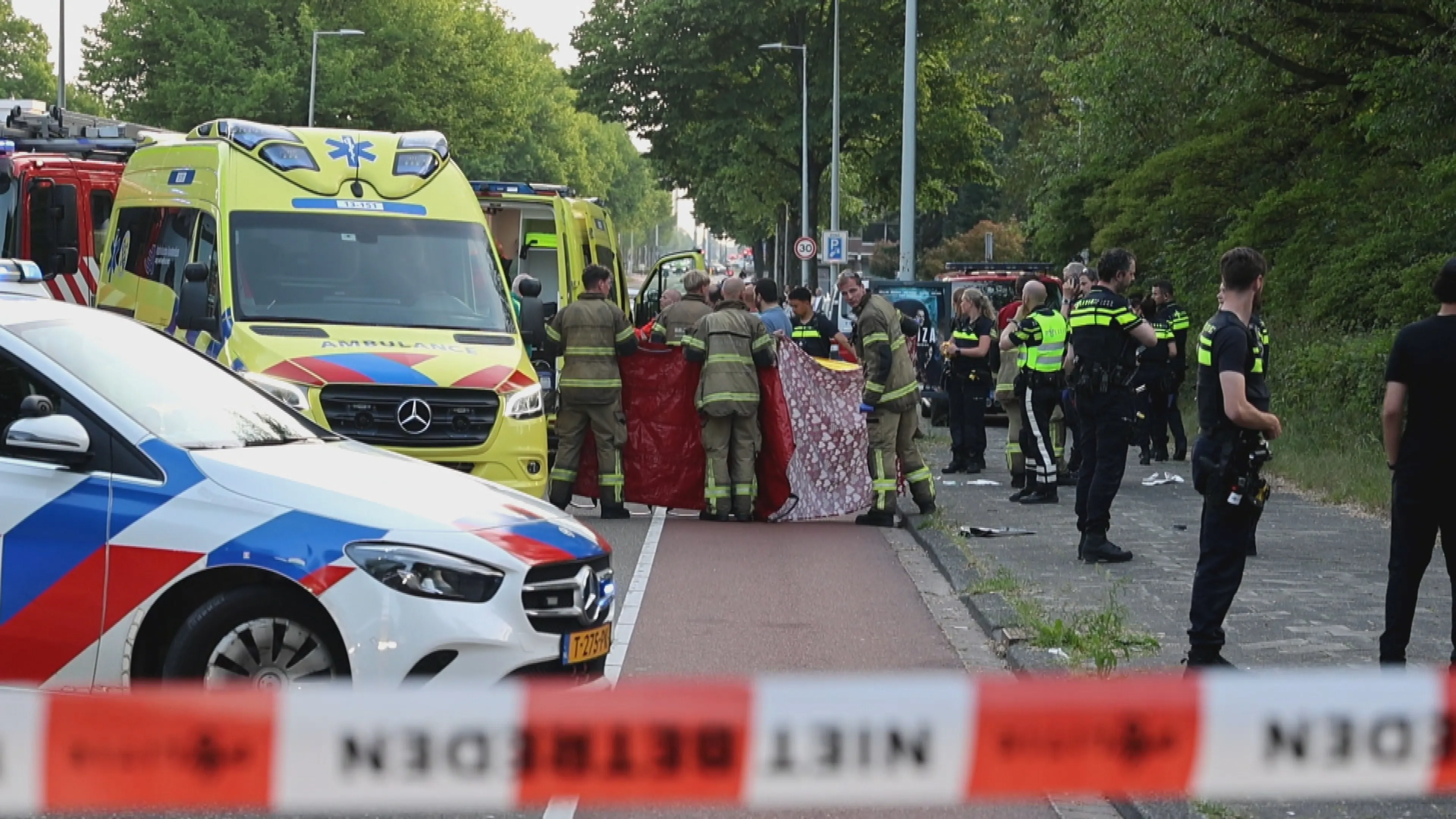 Jongen (13) overleden na aanrijding met motorscooter in Amsterdam